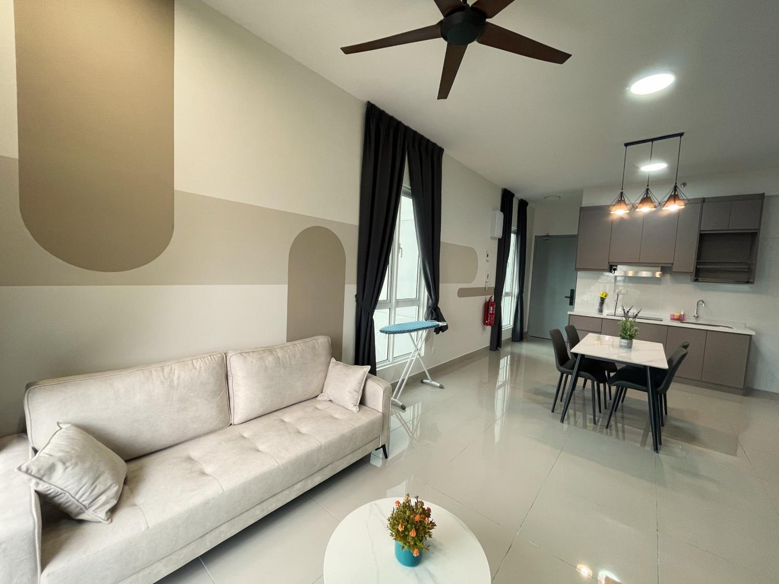Three-Bedroom Apartment with Balcony - Photo 8