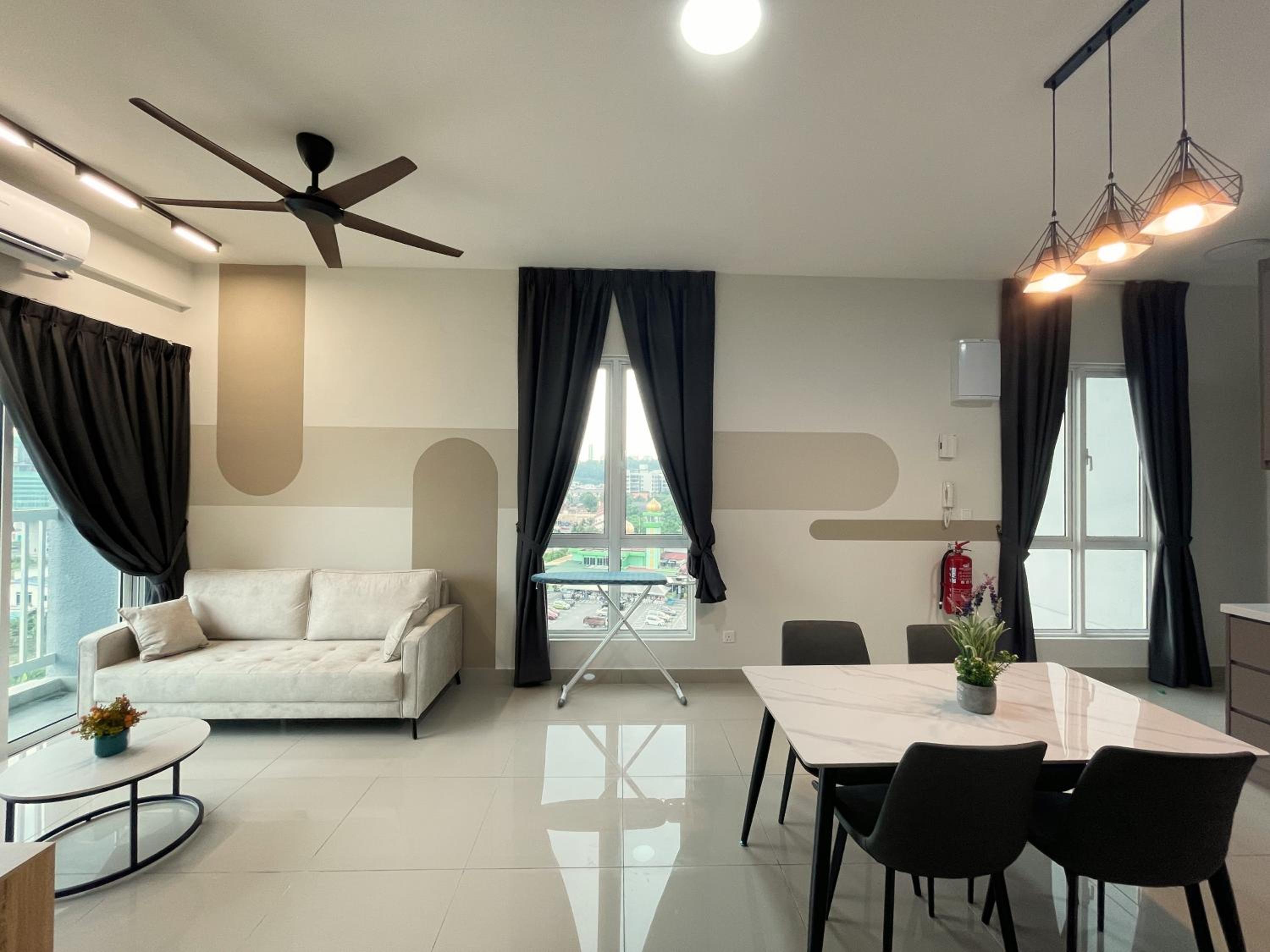 Three-Bedroom Apartment with Balcony - Photo 10