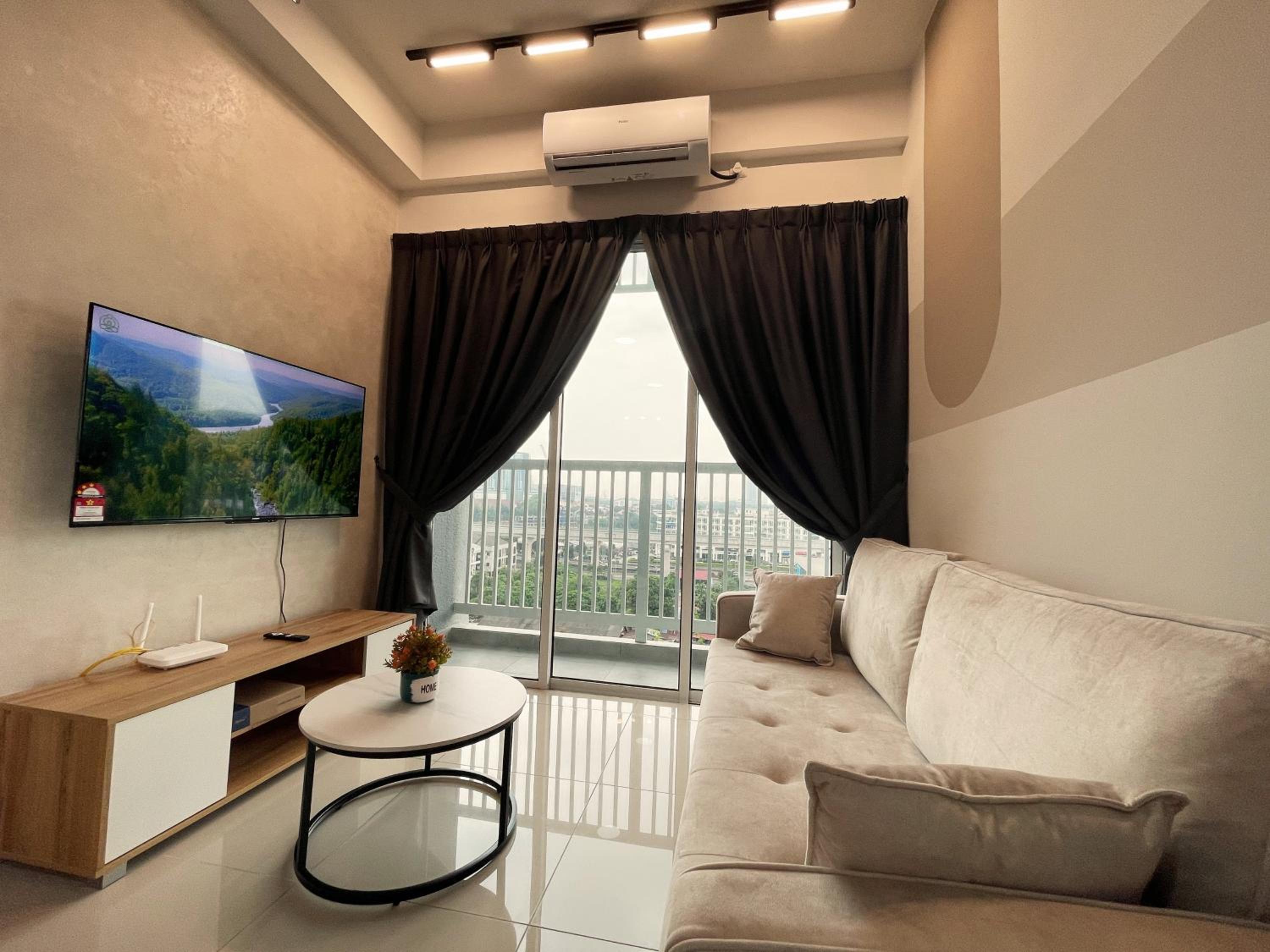 Three-Bedroom Apartment with Balcony - Photo 26