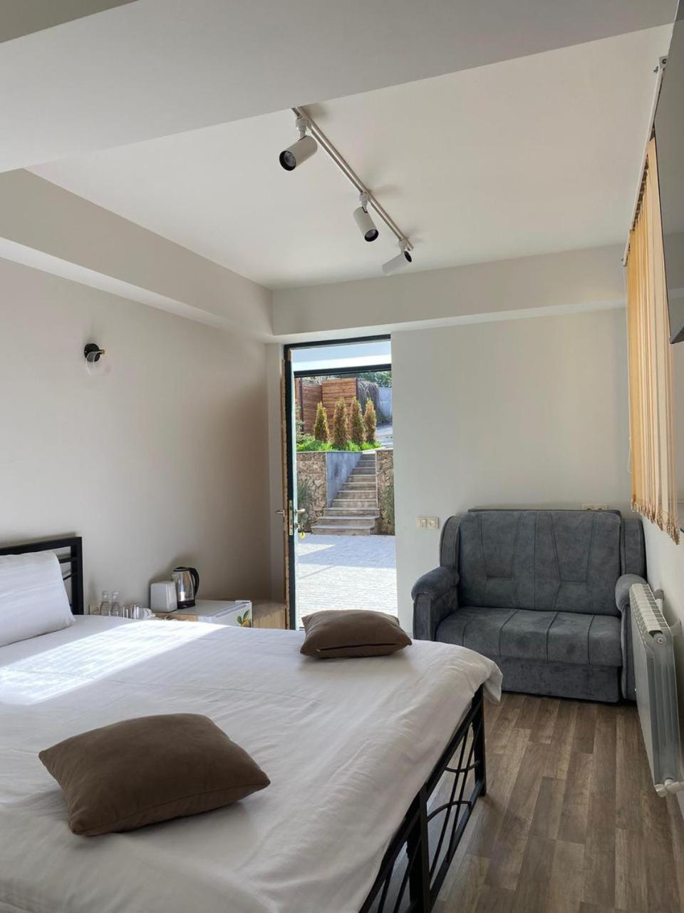 Double Room - Disability Access photo 3