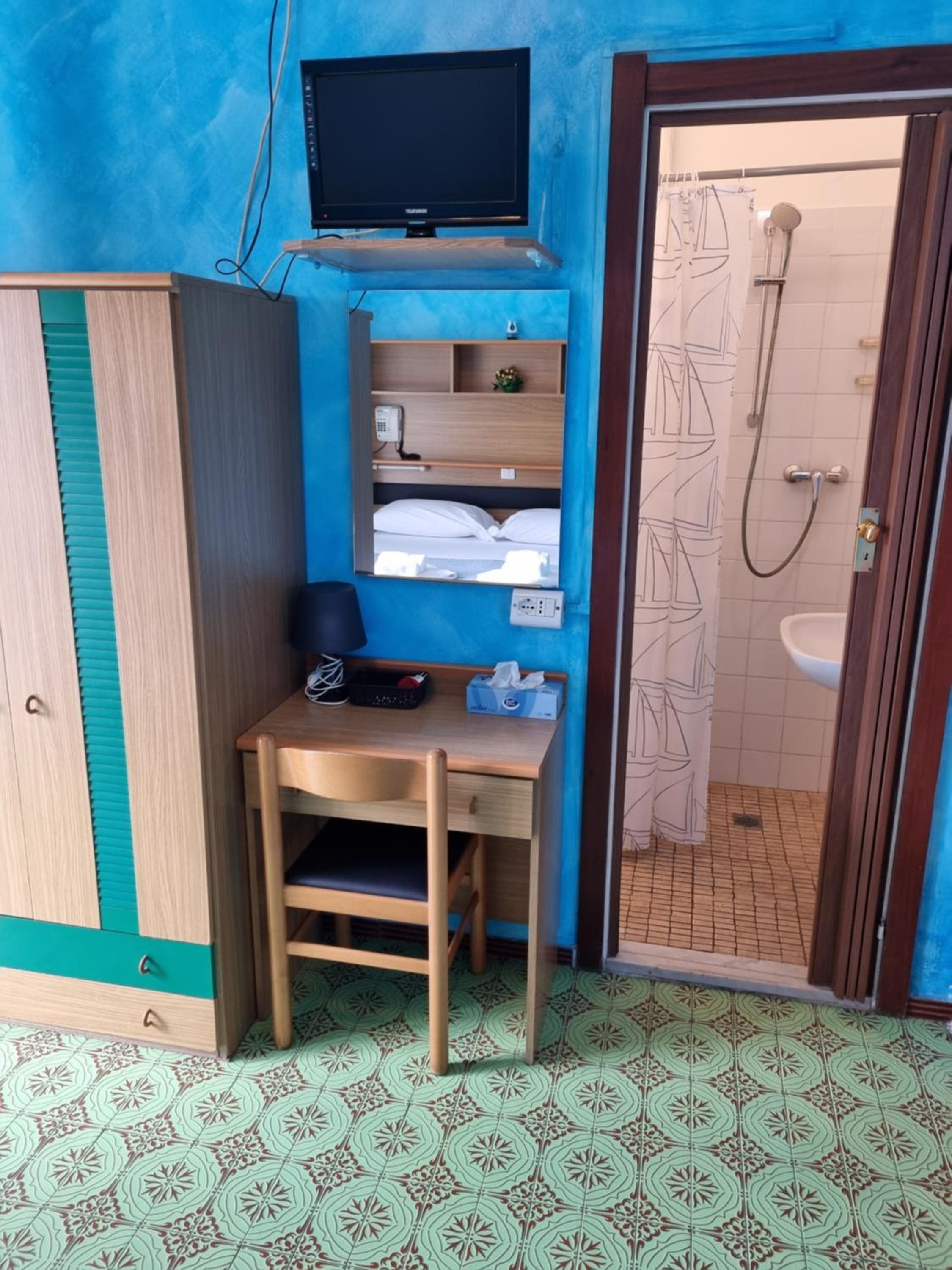 Deluxe Double or Twin Room with Balcony - Photo 4