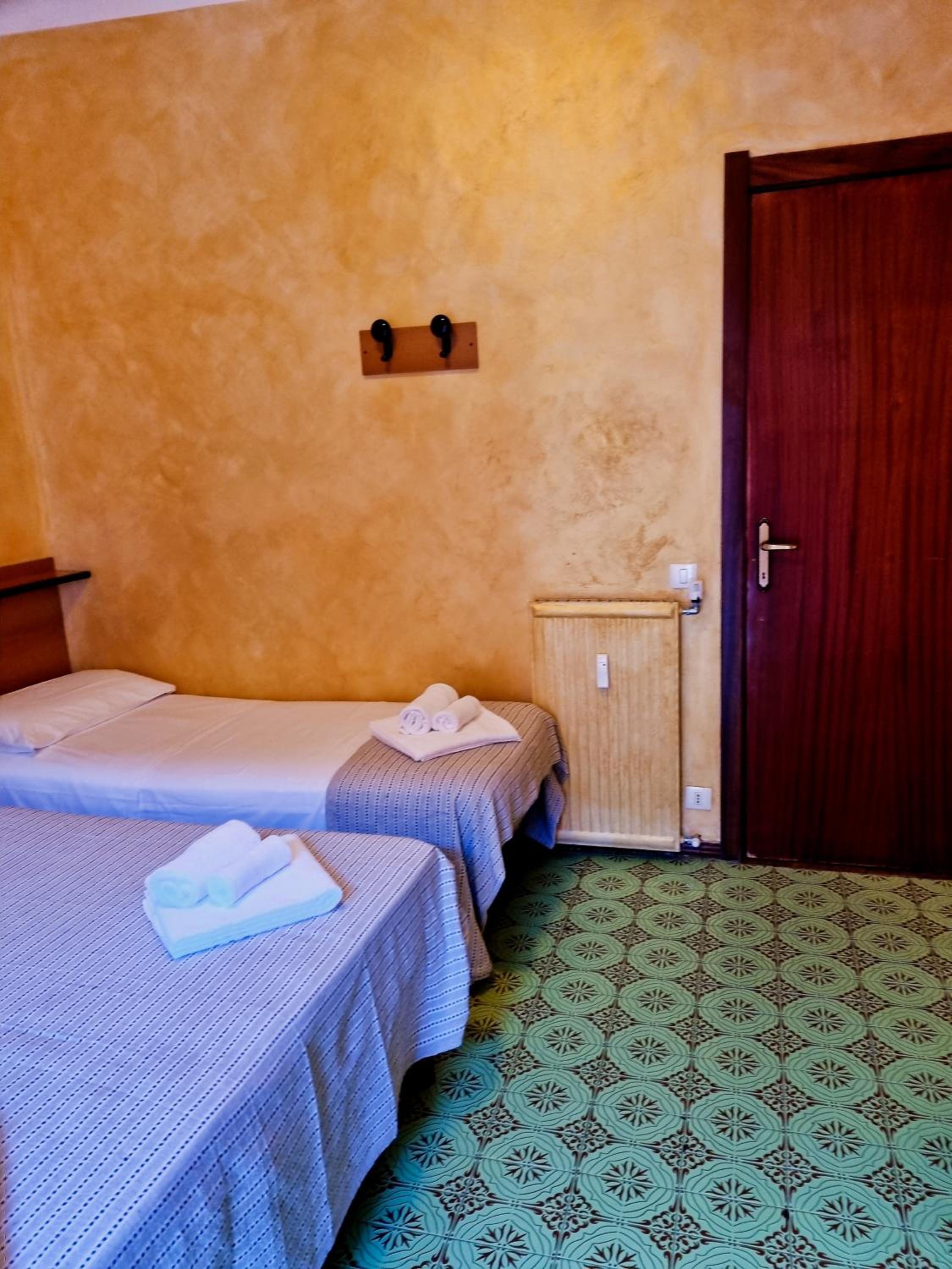 Deluxe Double or Twin Room with Balcony - Photo 2