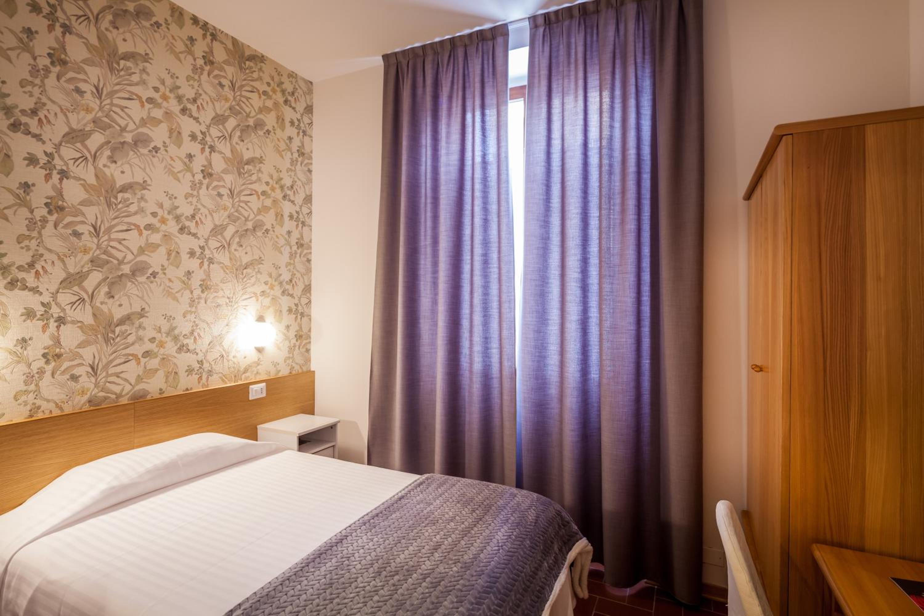 Small Double Room photo 1