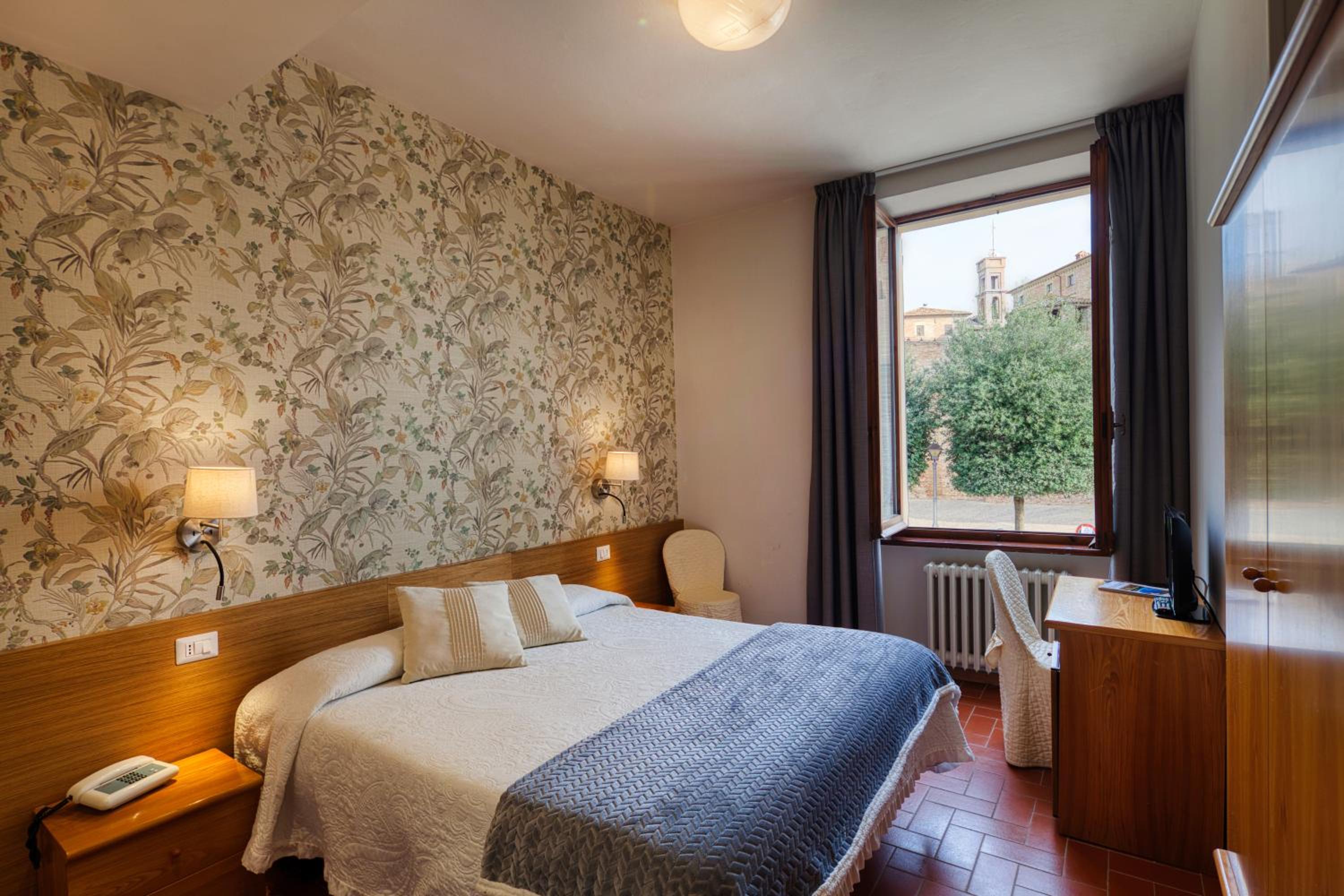 Standard Double or Twin Room photo 3