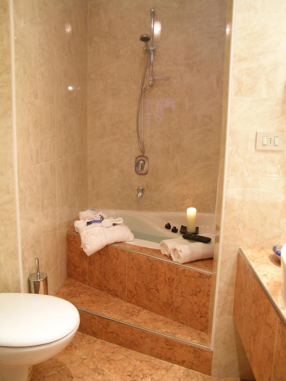 Double Room - Photo 8