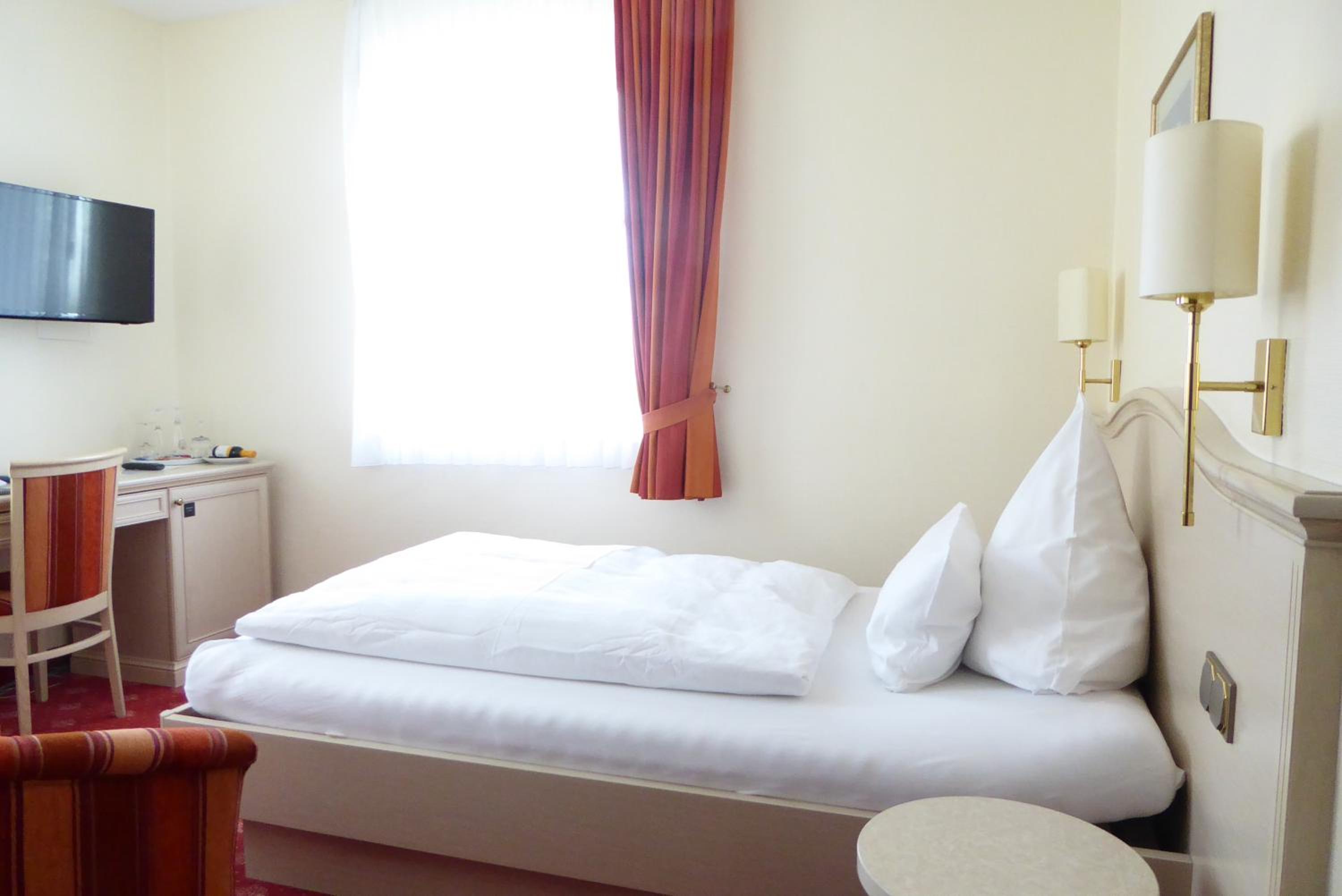 Single Room photo 3