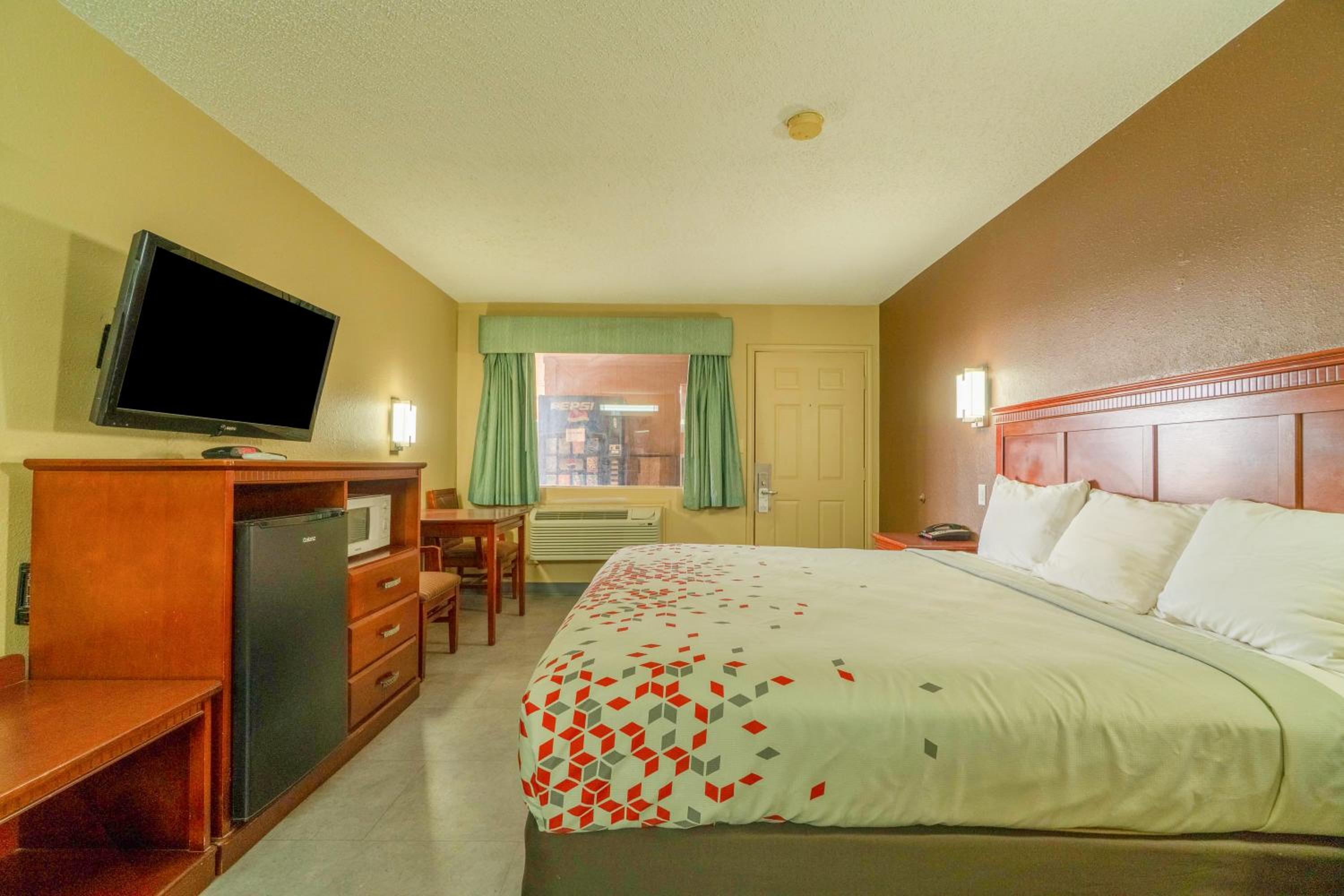 King Bed Non-Smoking photo 2