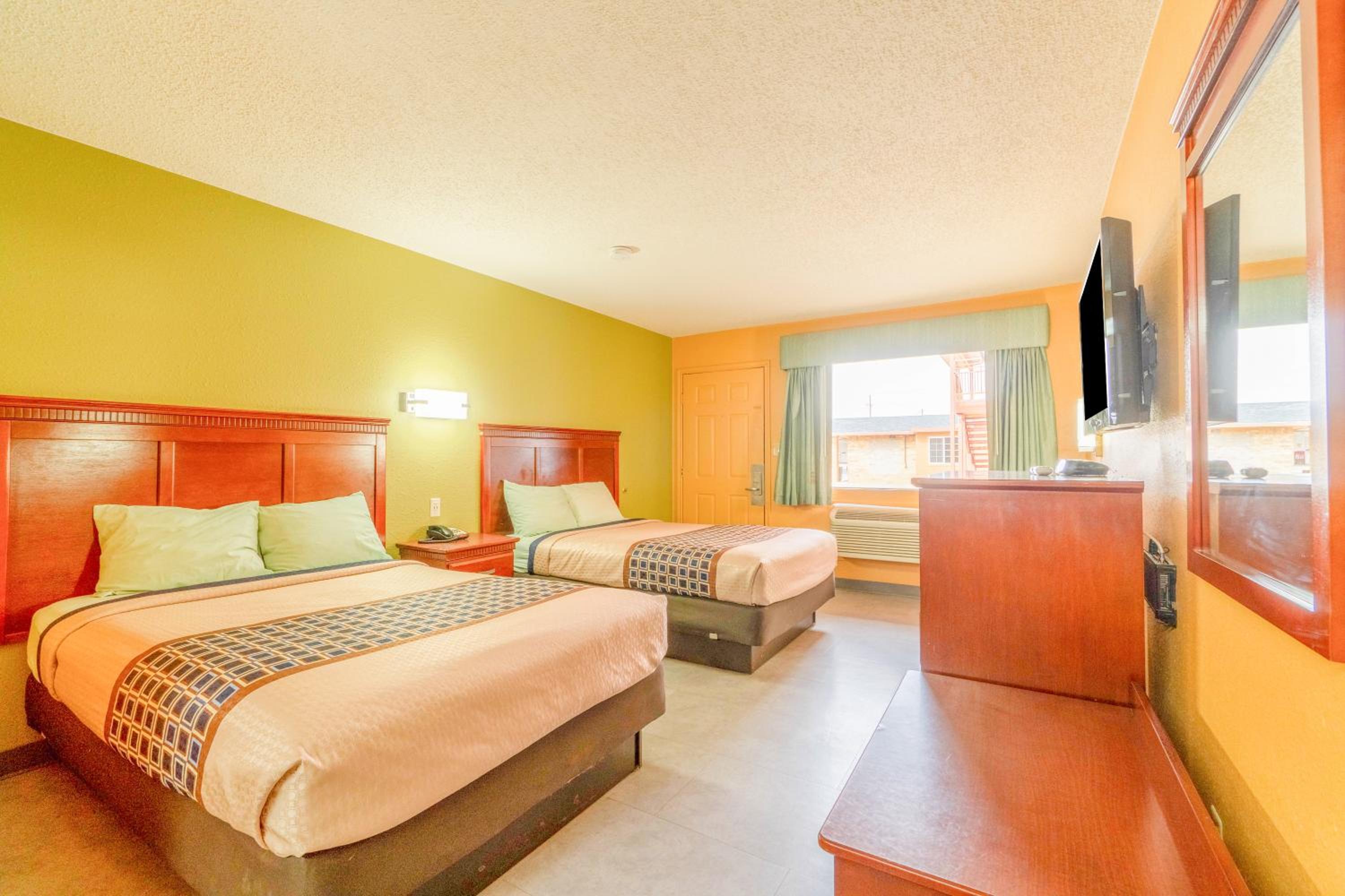 2 Full Beds Non-Smoking photo 2