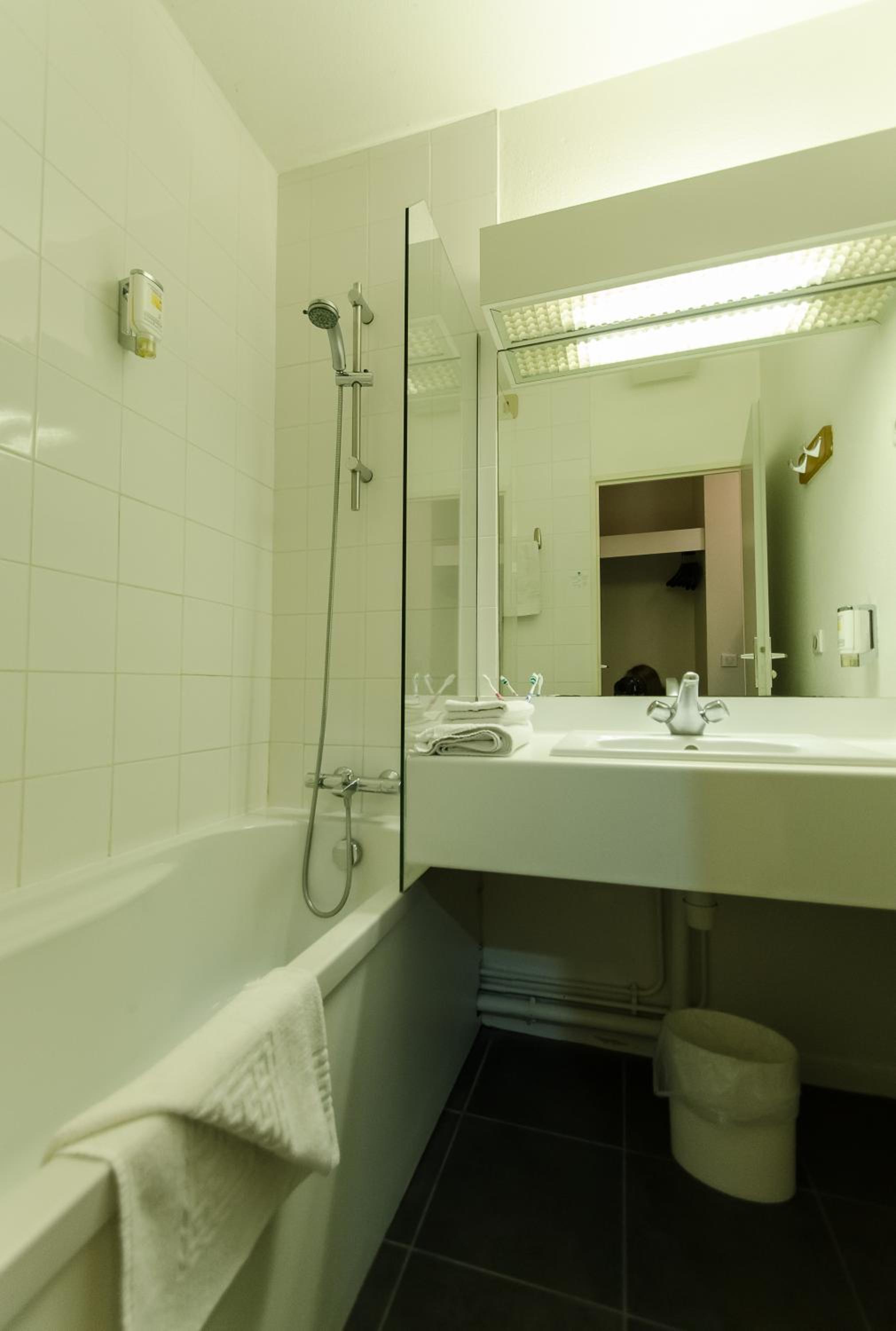 Twin Room - Photo 4
