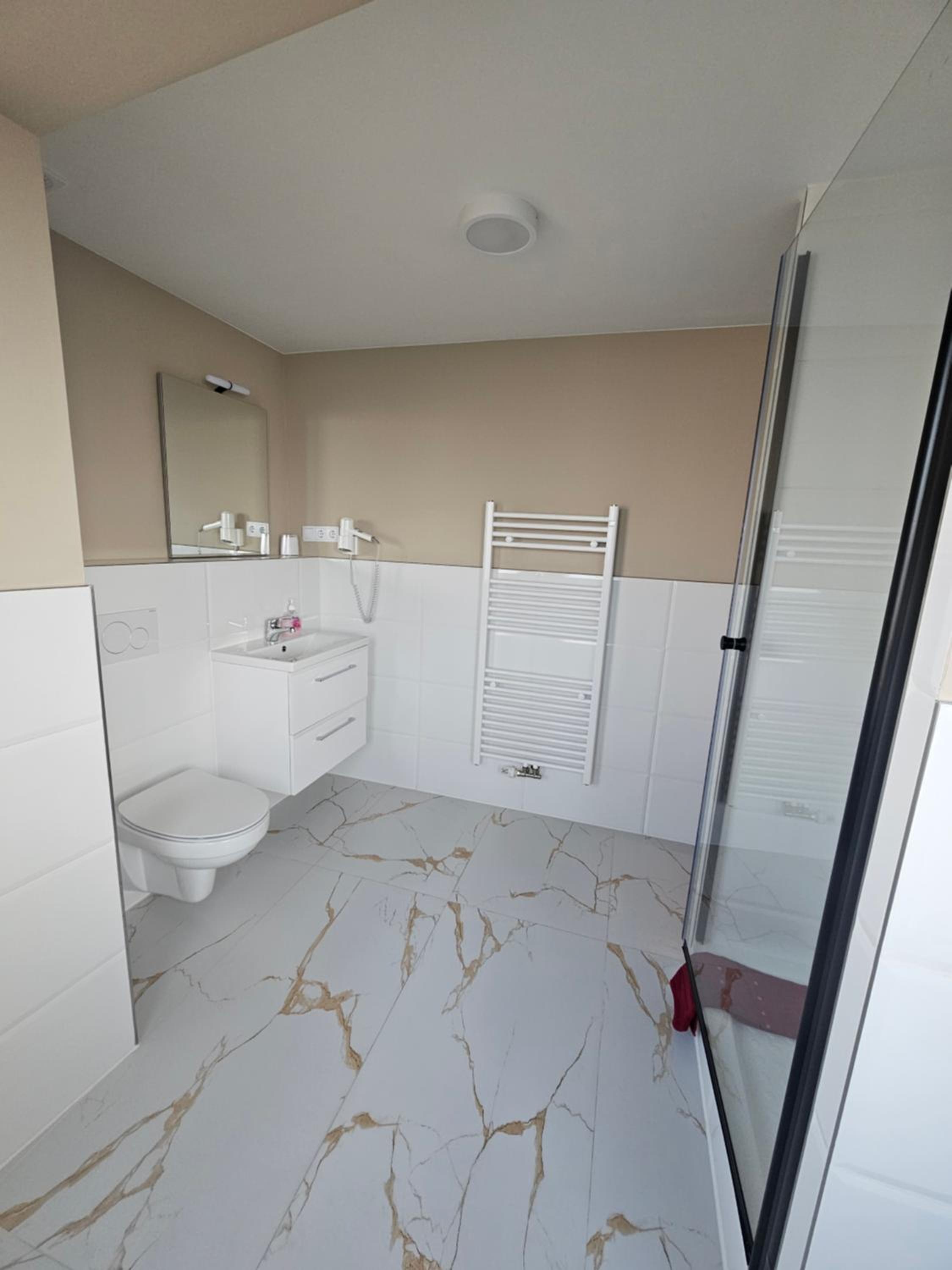 Double or Twin Room - Photo 4