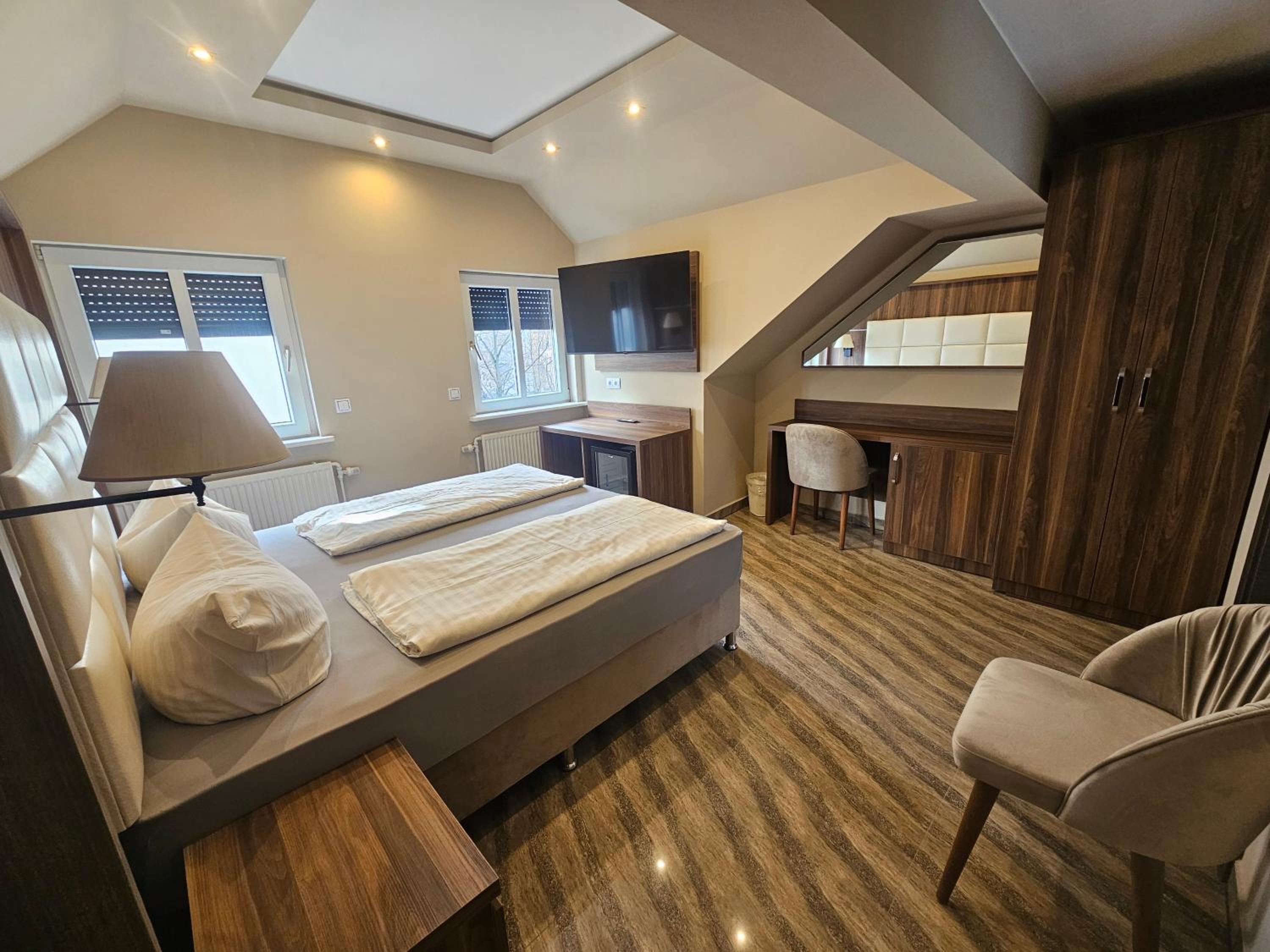 Double or Twin Room - Photo 2