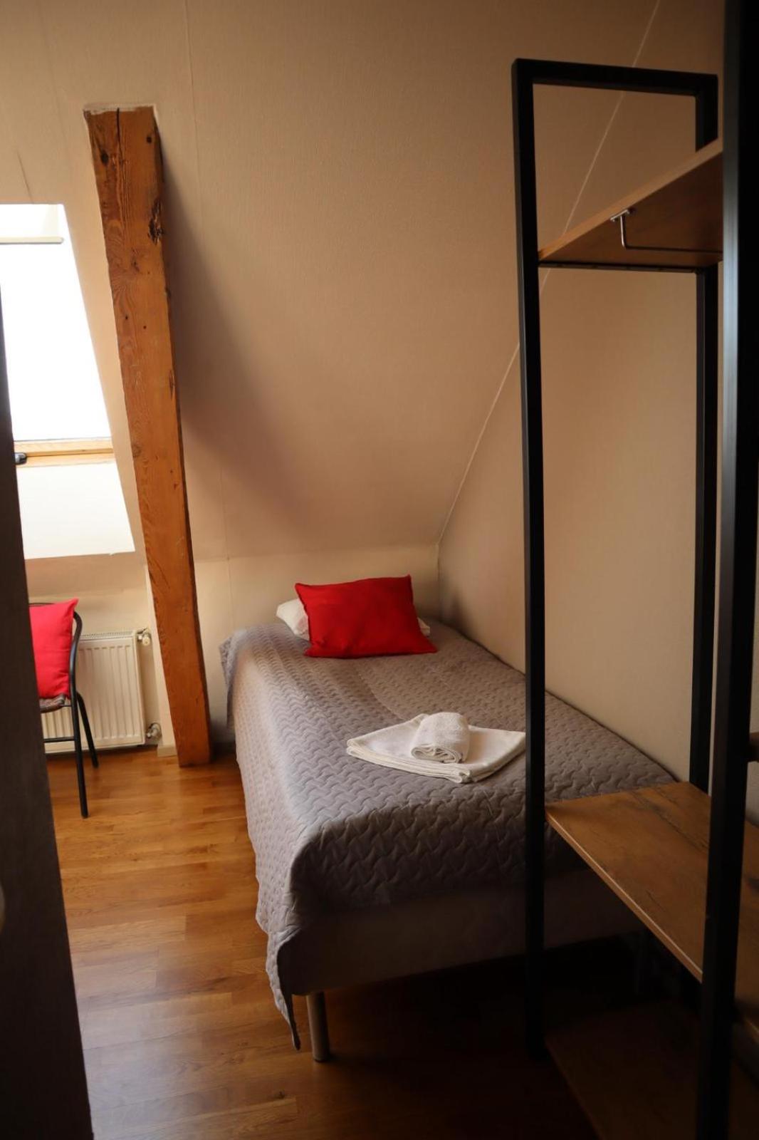 Single Room with Private Bathroom photo 2