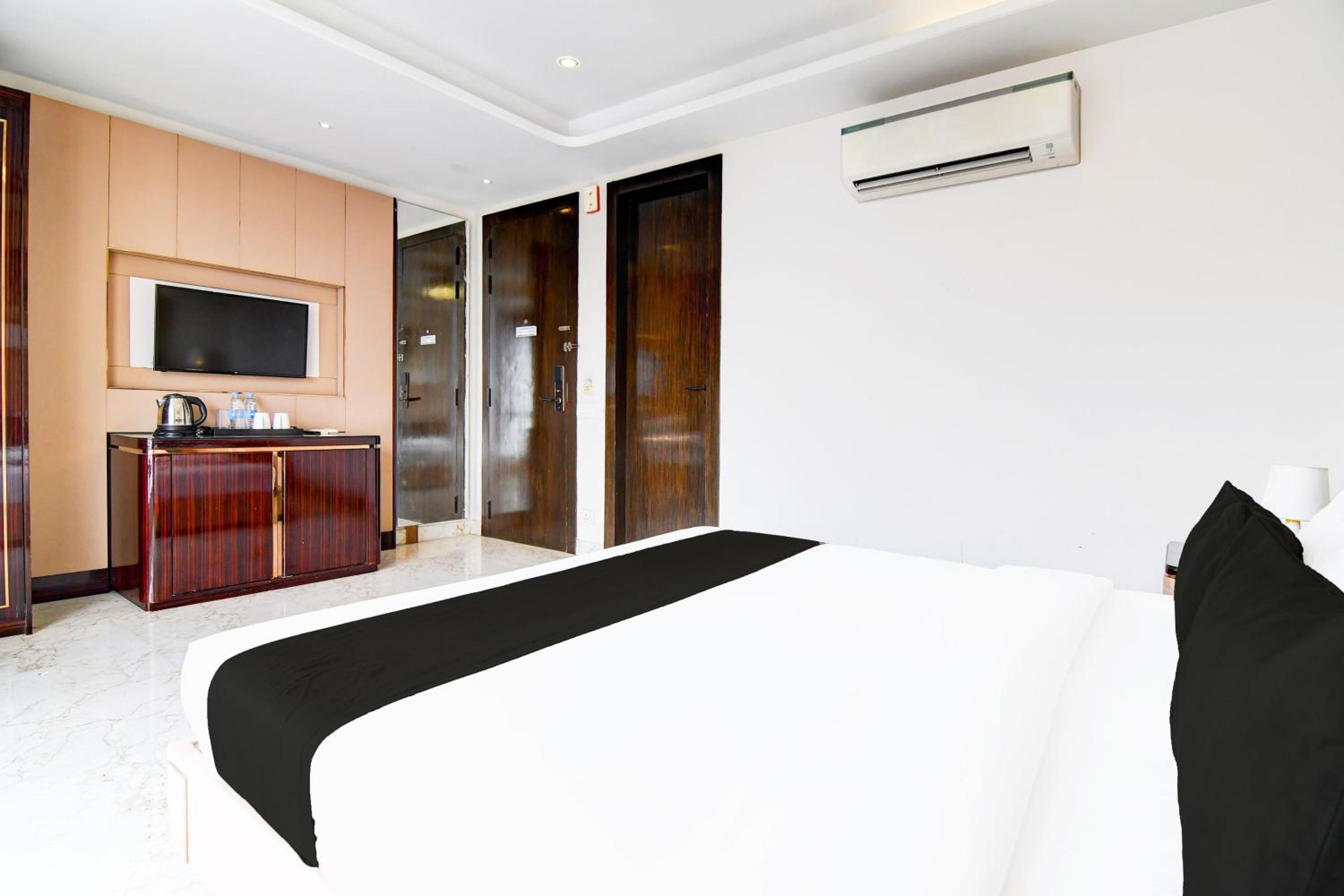 Deluxe Double Room with Bath photo 3