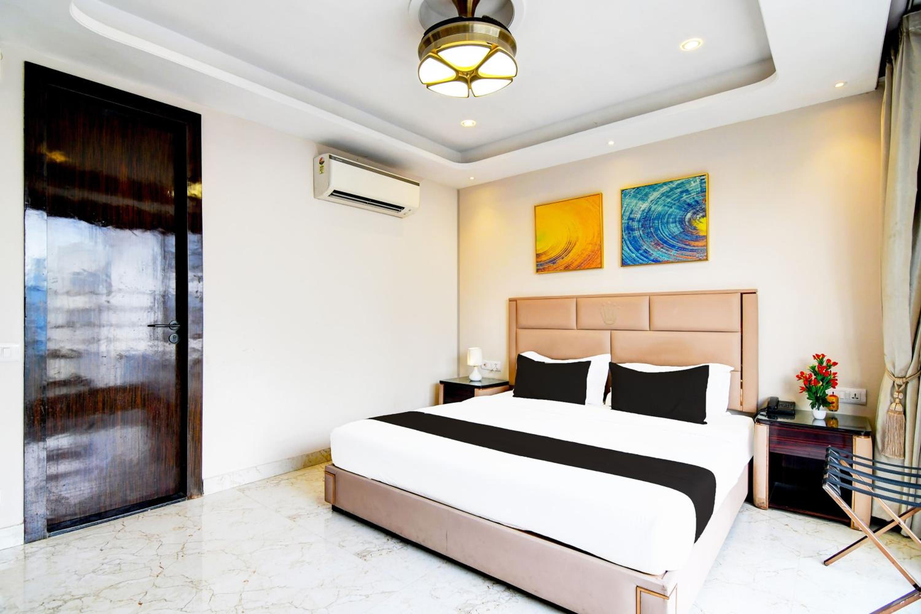 Deluxe Double Room with Bath photo 2