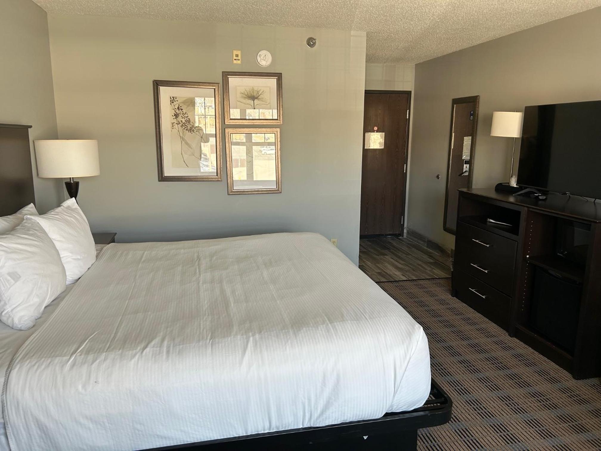 King Room - Mobility Access/Non-Smoking photo 1