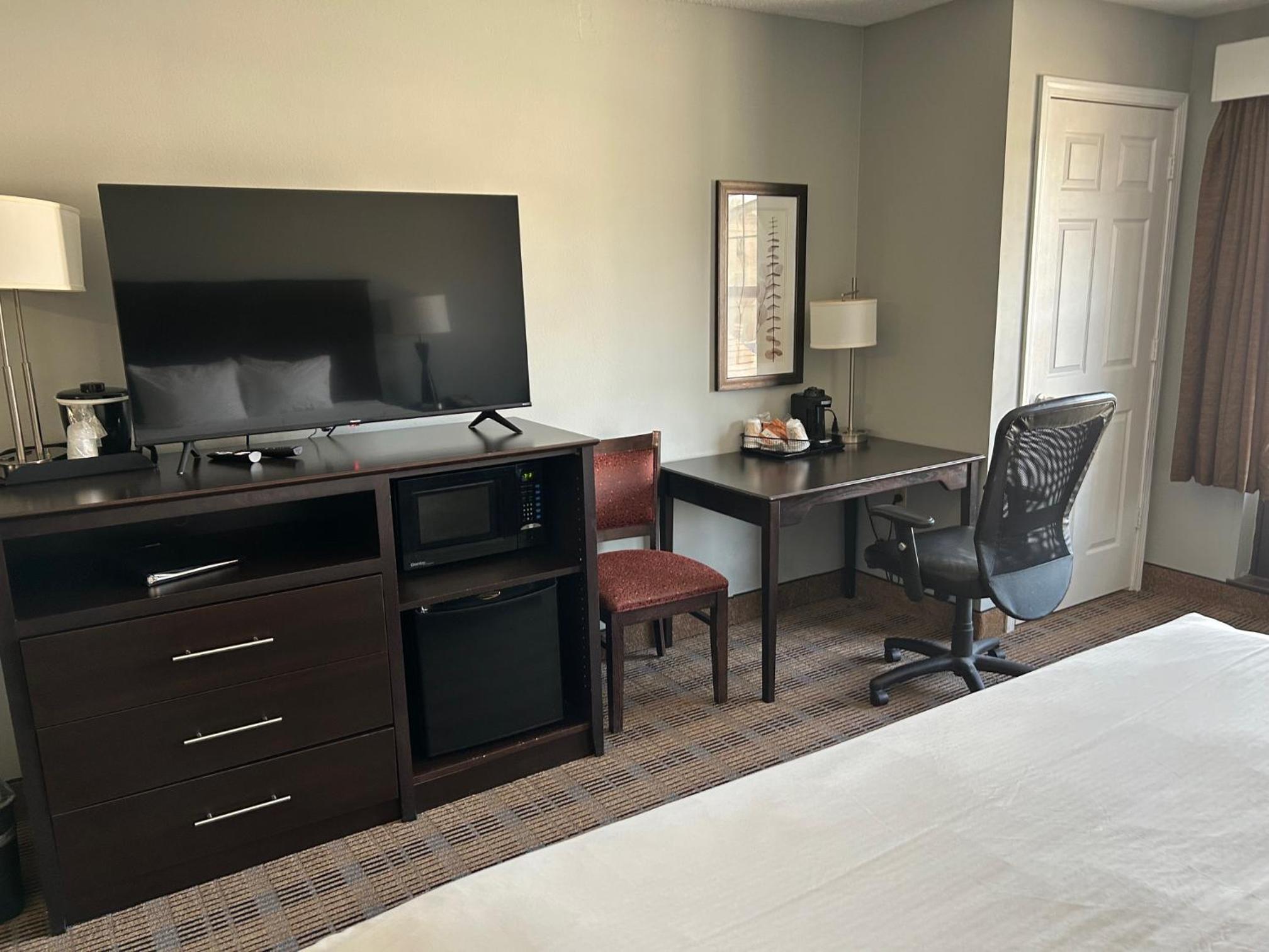 King Room - Mobility Access/Non-Smoking photo 2