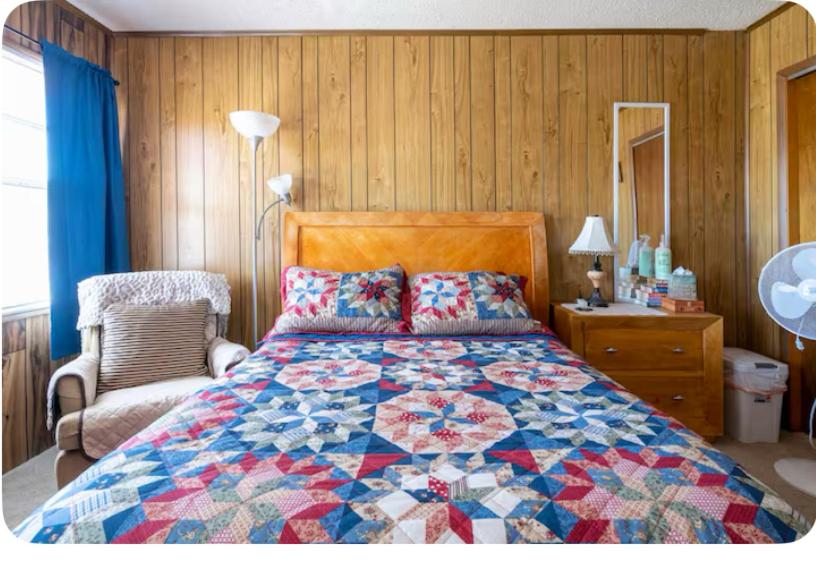Deluxe Queen Suite photo 2