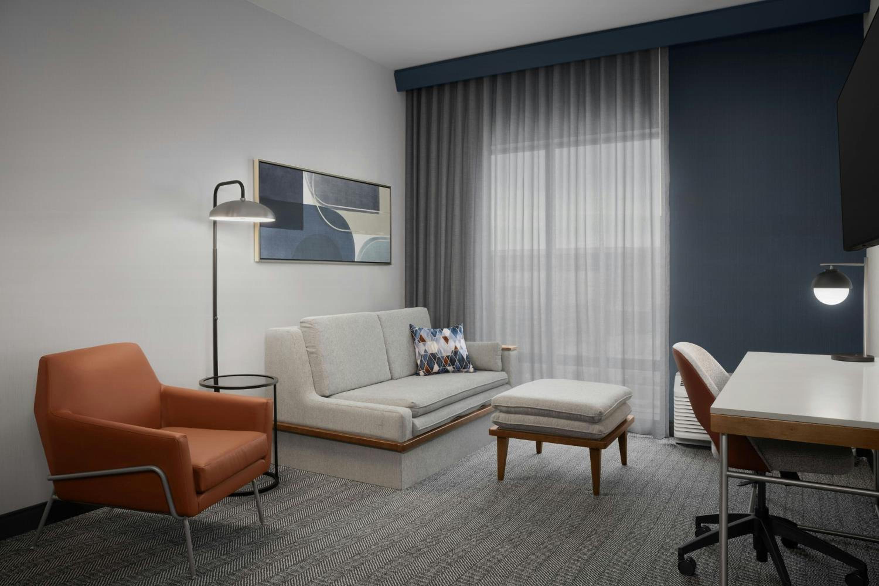 One-Bedroom King Suite with Sofa Bed  photo 1