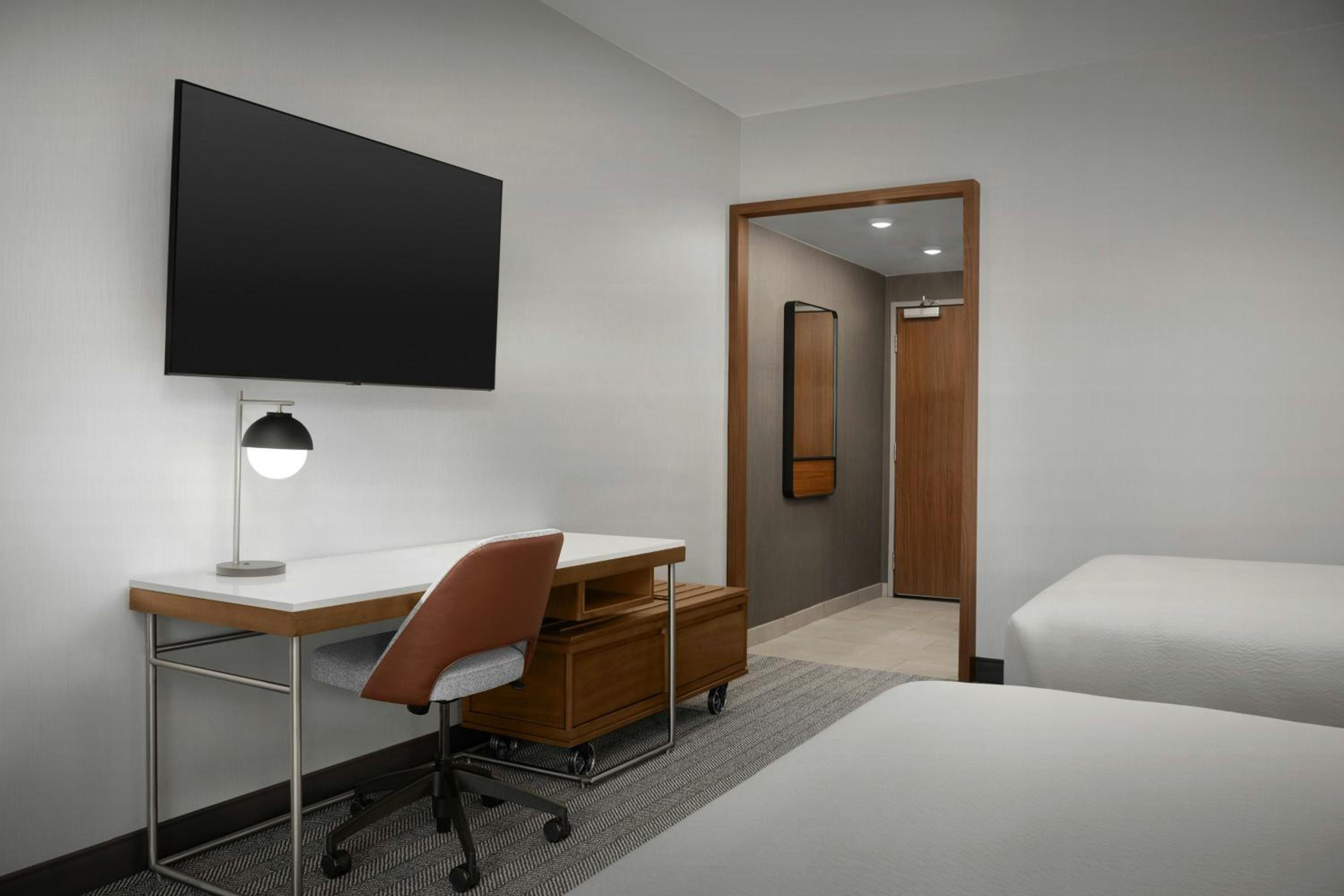 Queen Room with Two Queen Beds and Roll-in Shower - Mobility Accessible photo 3