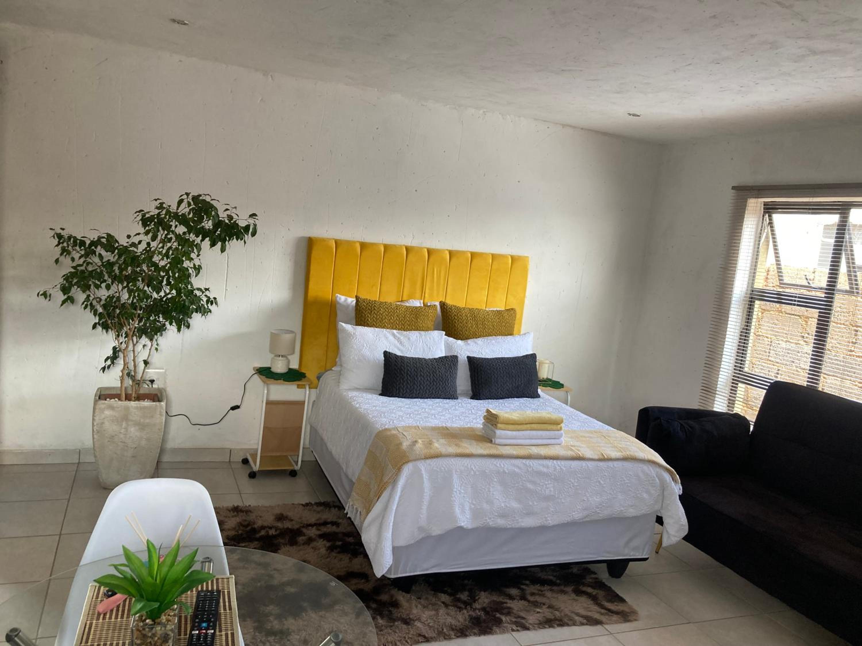 Deluxe Double Room (2 Adults + 1 Child)