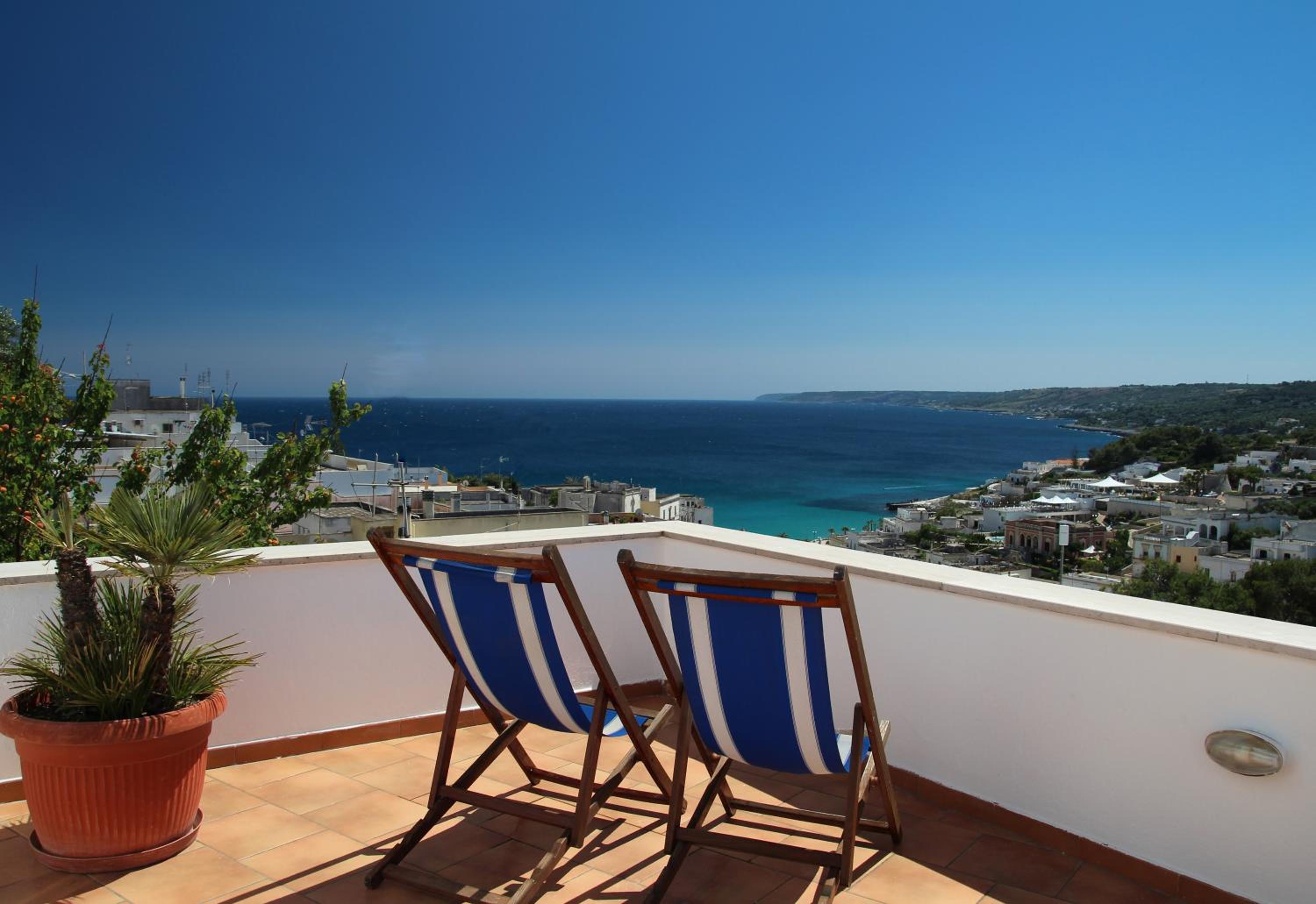 Double or Twin Room with Sea View photo 3