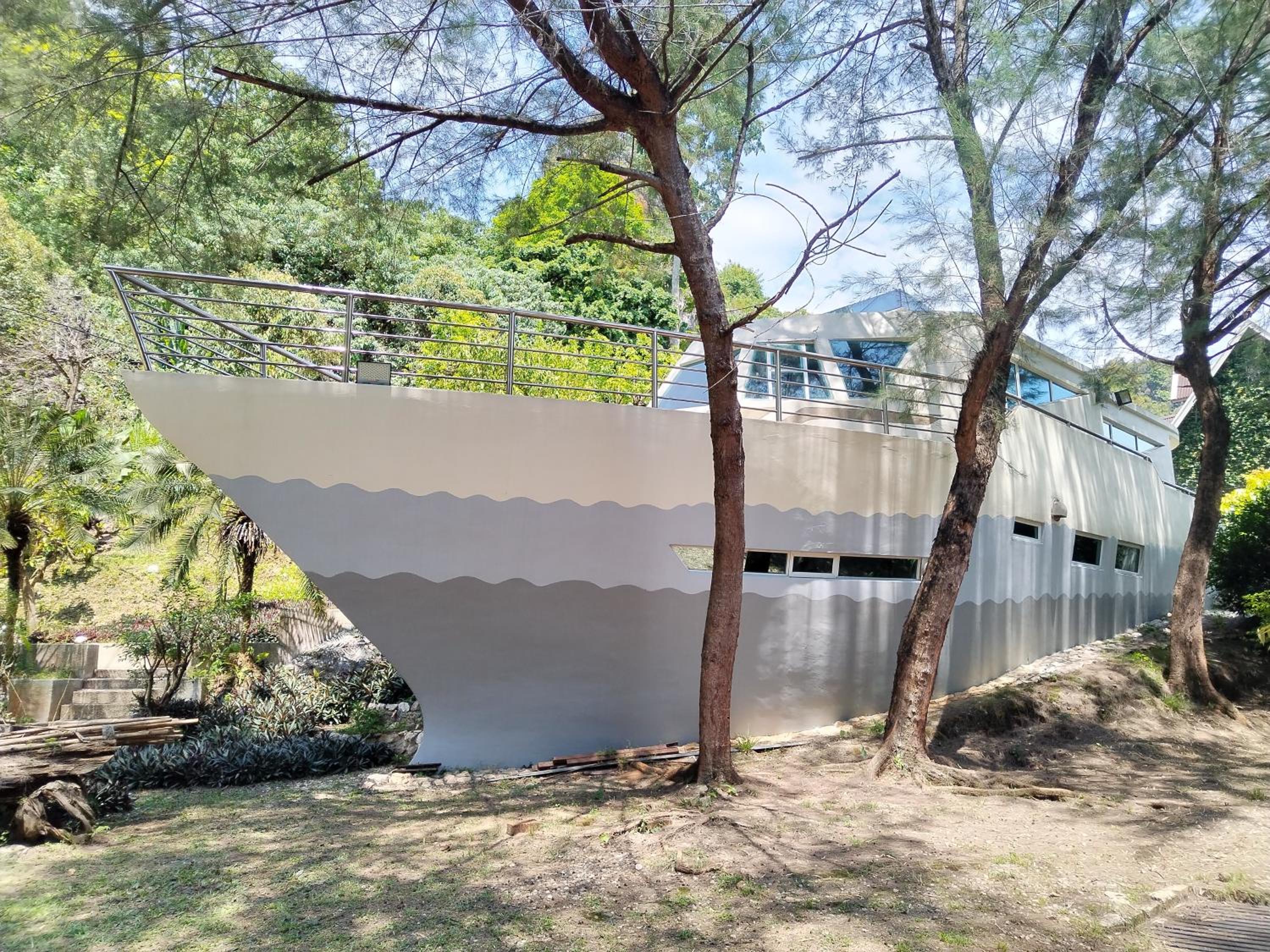 Villa - Photo 1