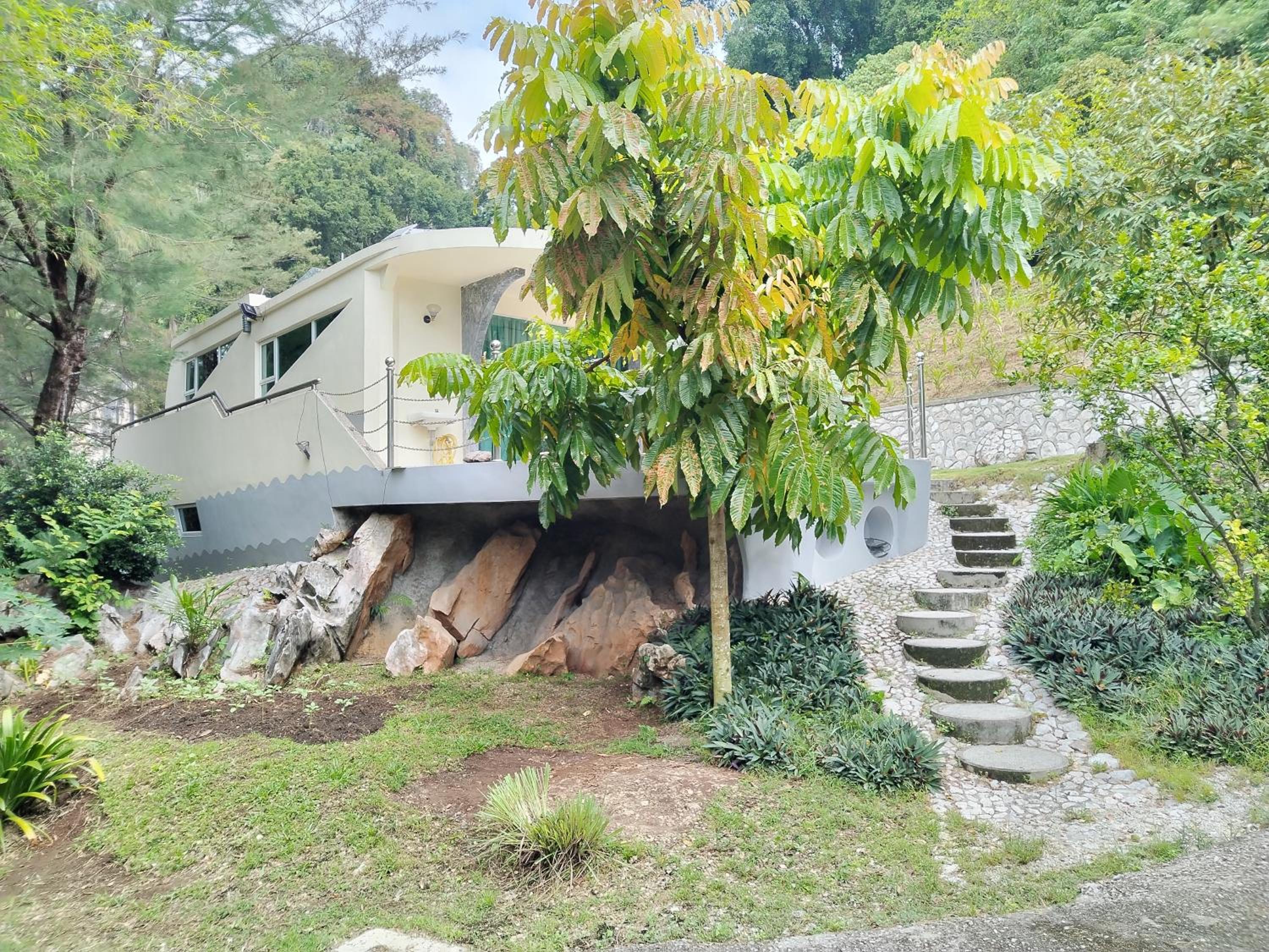 Villa - Photo 2