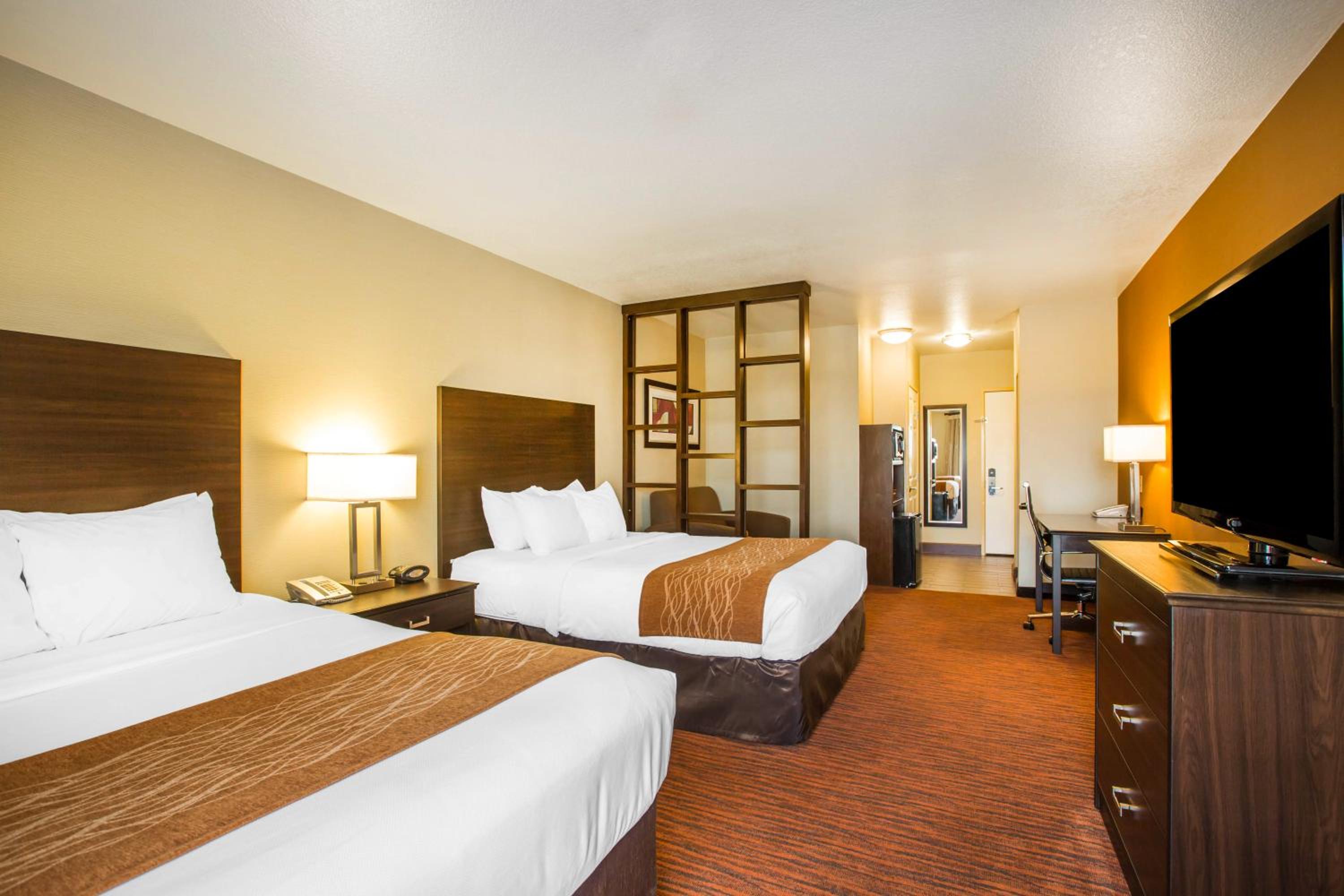 Queen Suite with Two Queen Beds - Photo 1