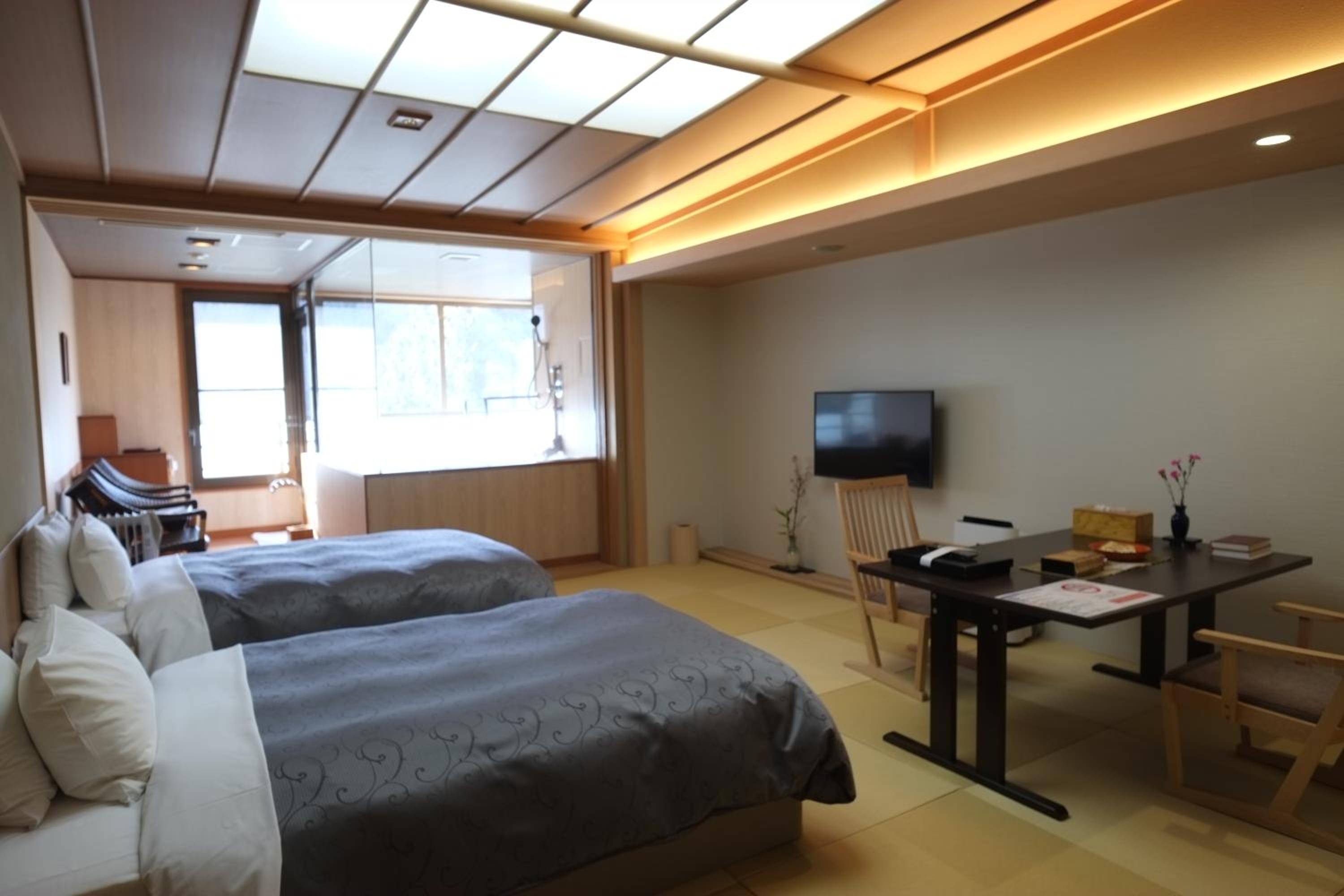 Twin Room with Private Bathroom photo 3