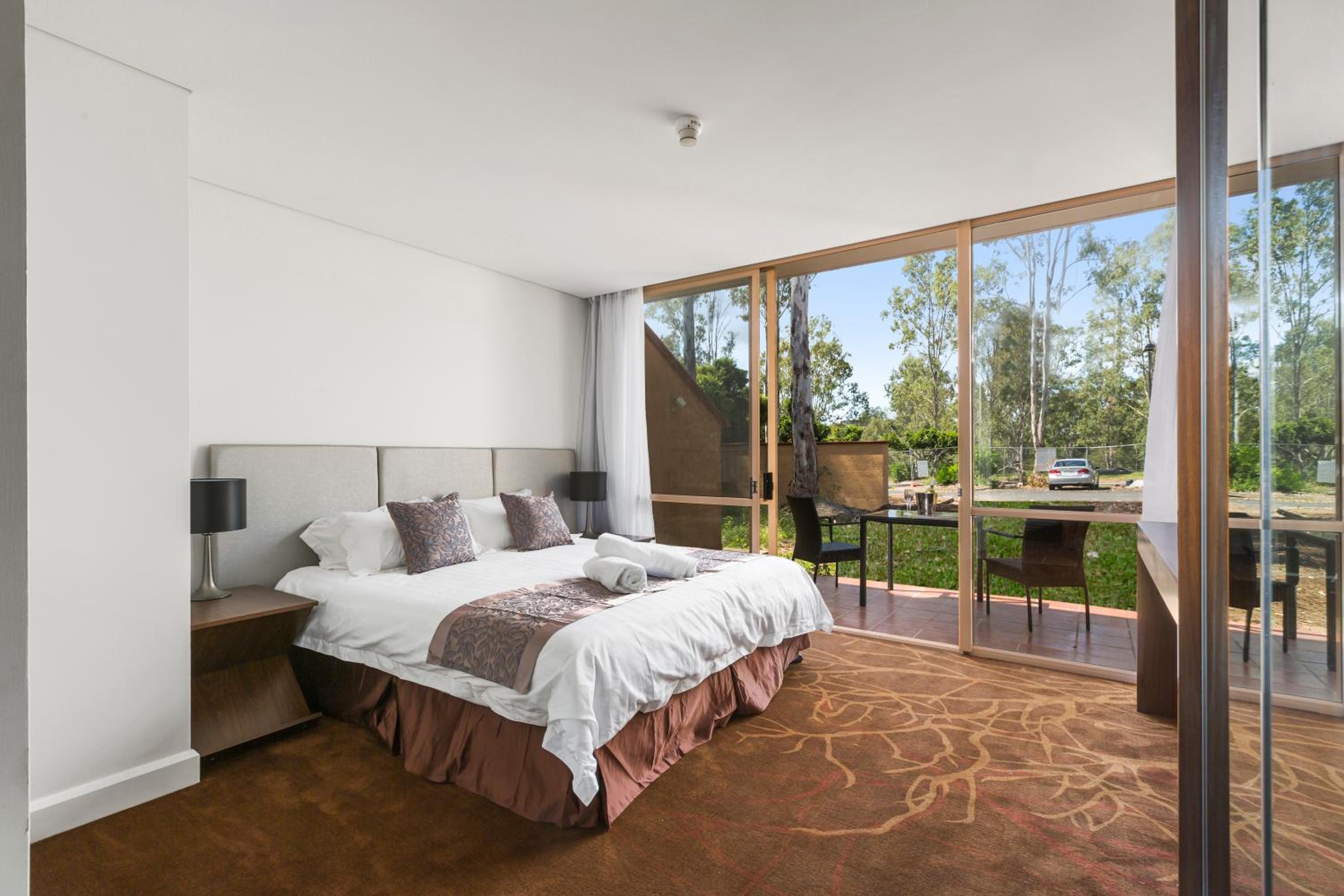 Deluxe King Suite photo 1