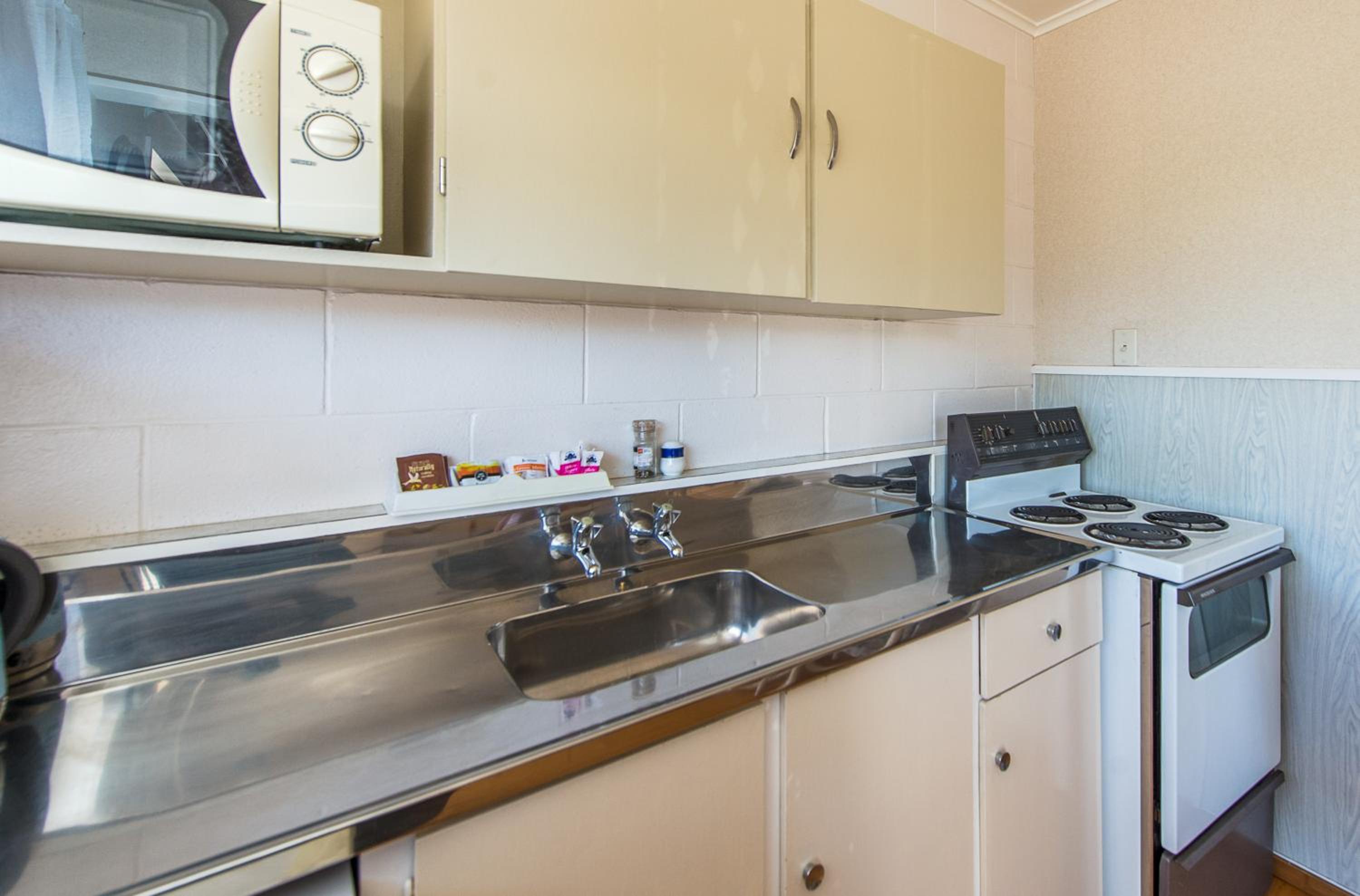 Studio with Kitchen - Photo 5
