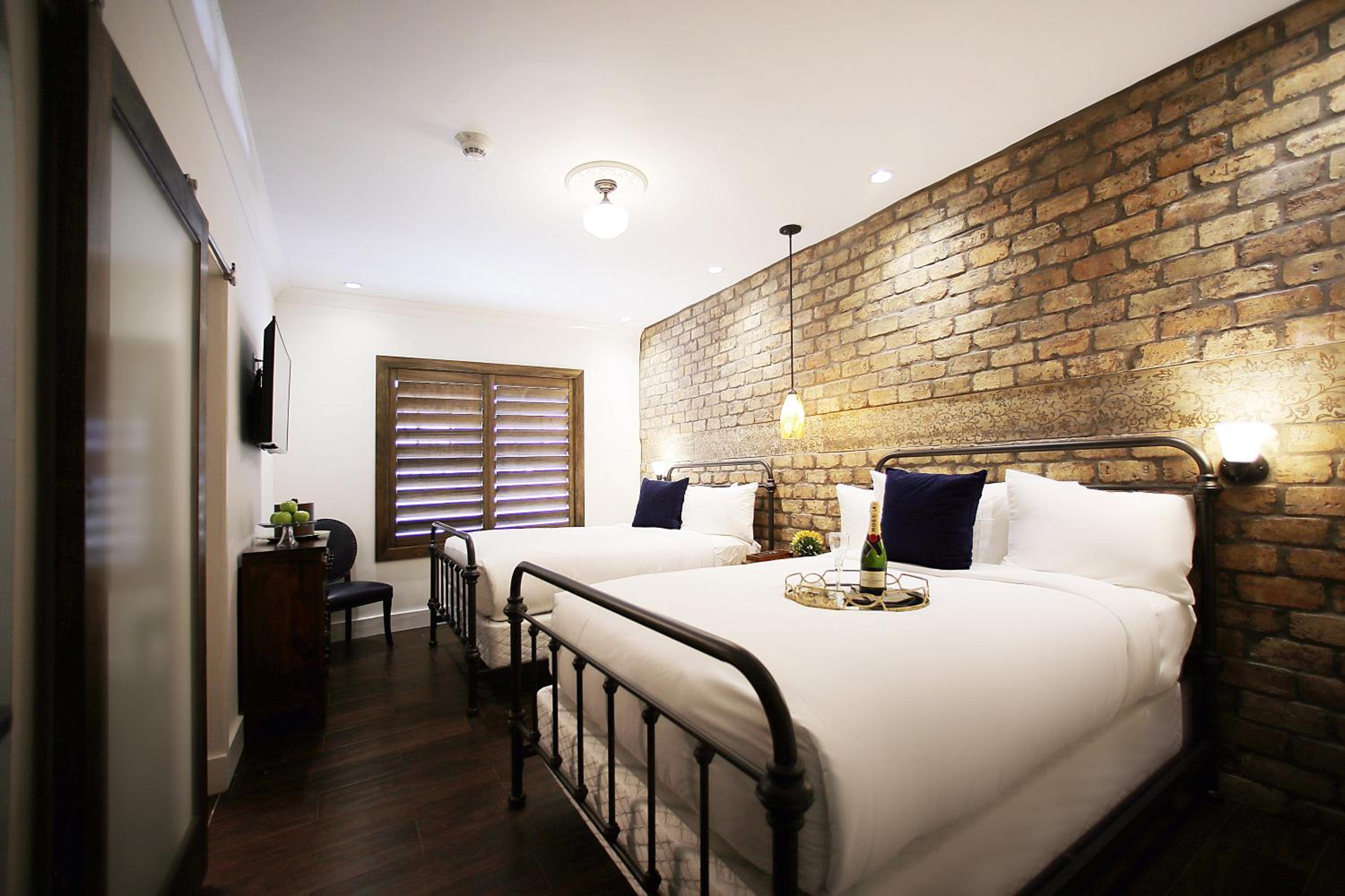 Deluxe Double Room with Two Double Beds - Photo 19