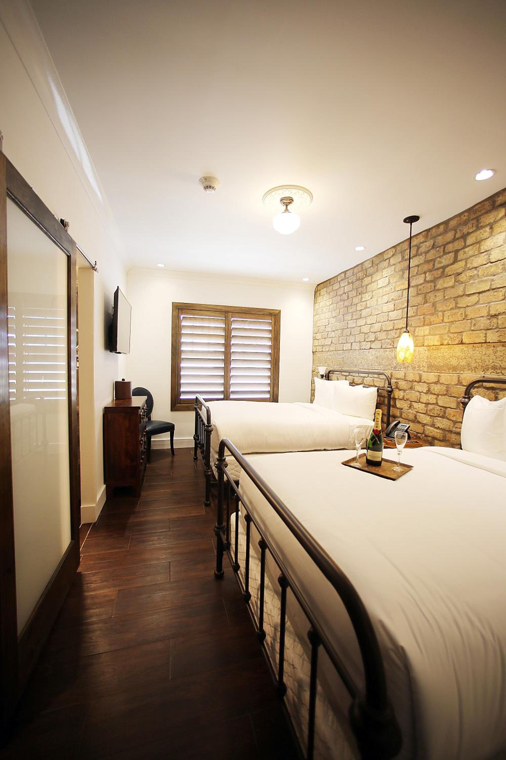 Deluxe Double Room with Two Double Beds - Photo 22