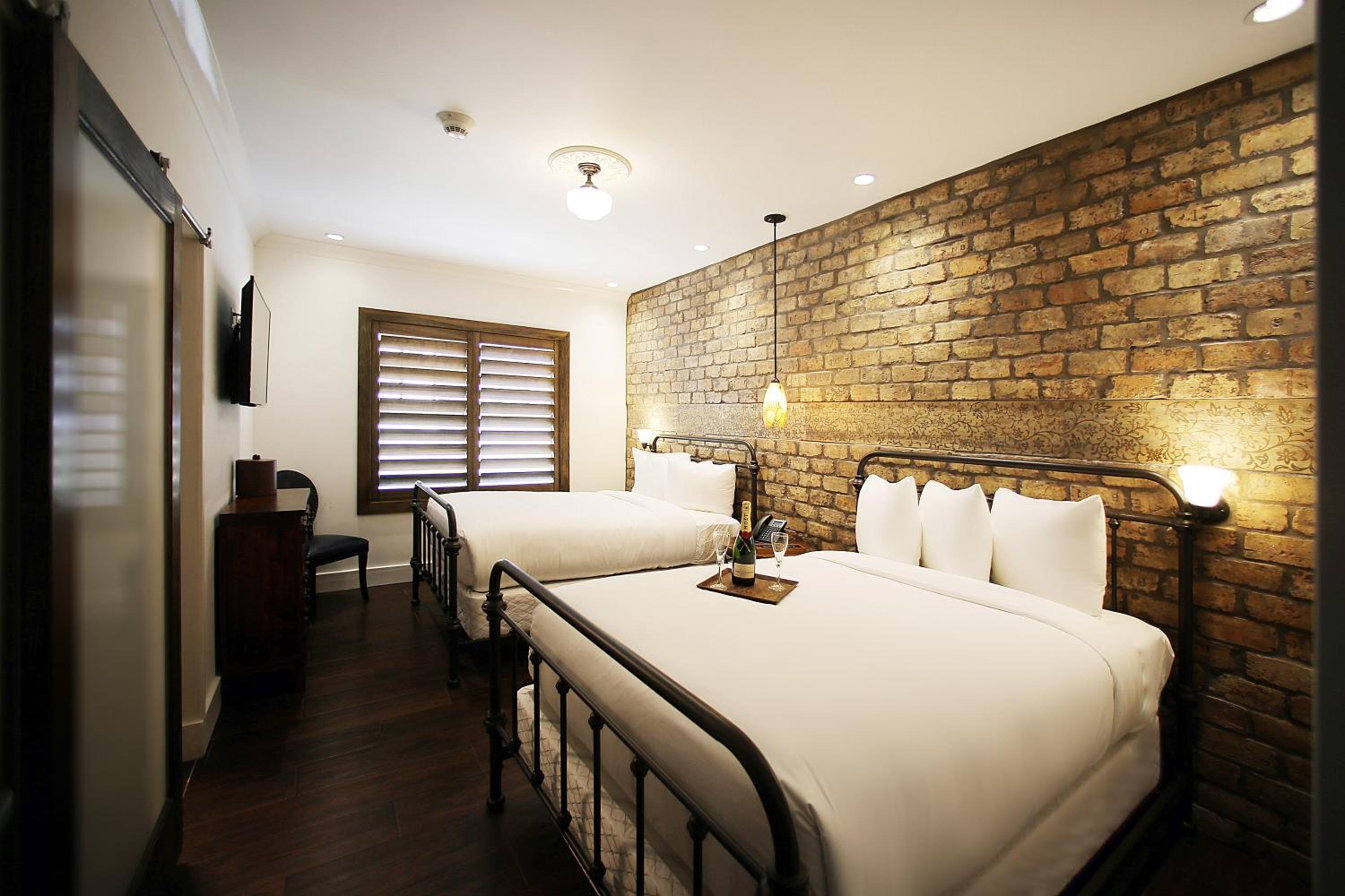 Deluxe Double Room with Two Double Beds - Photo 23