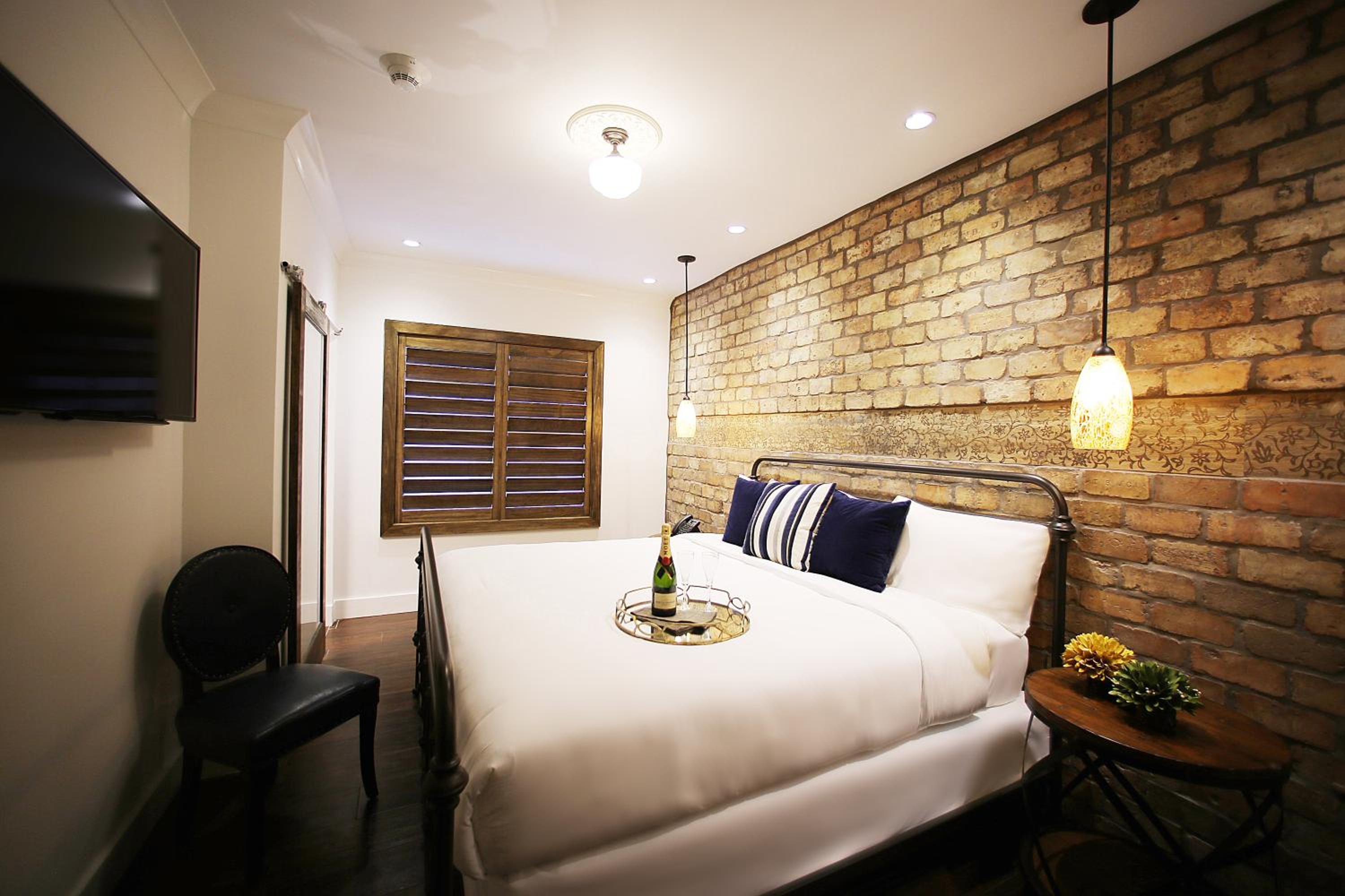 Classic King Room - Photo 3