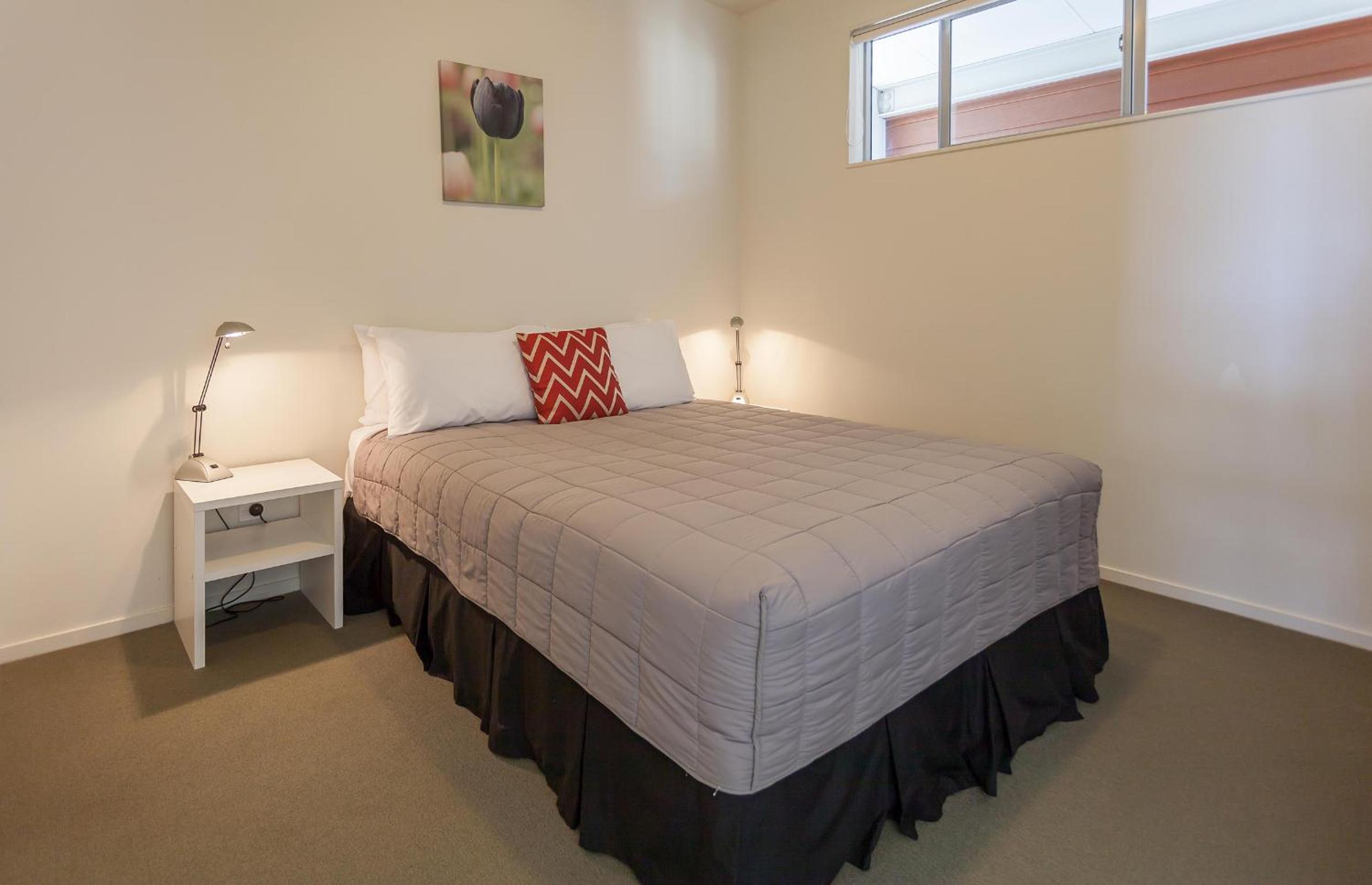 One-Bedroom Apartment Ground Floor - Photo 3