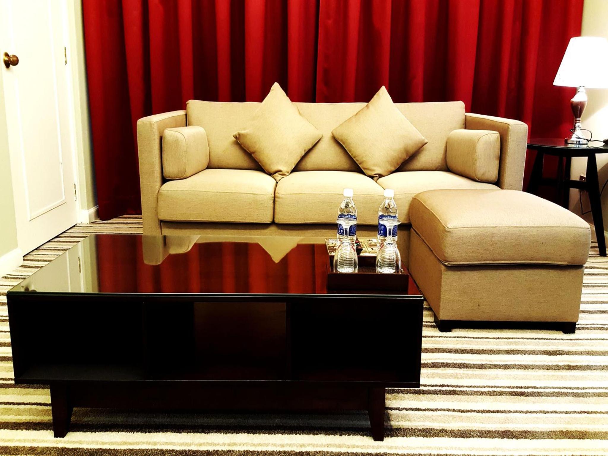 Executive Suite - Photo 3