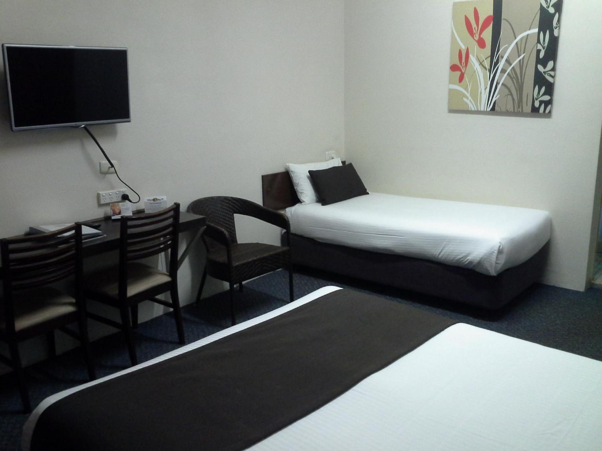 Budget Twin Room photo 3