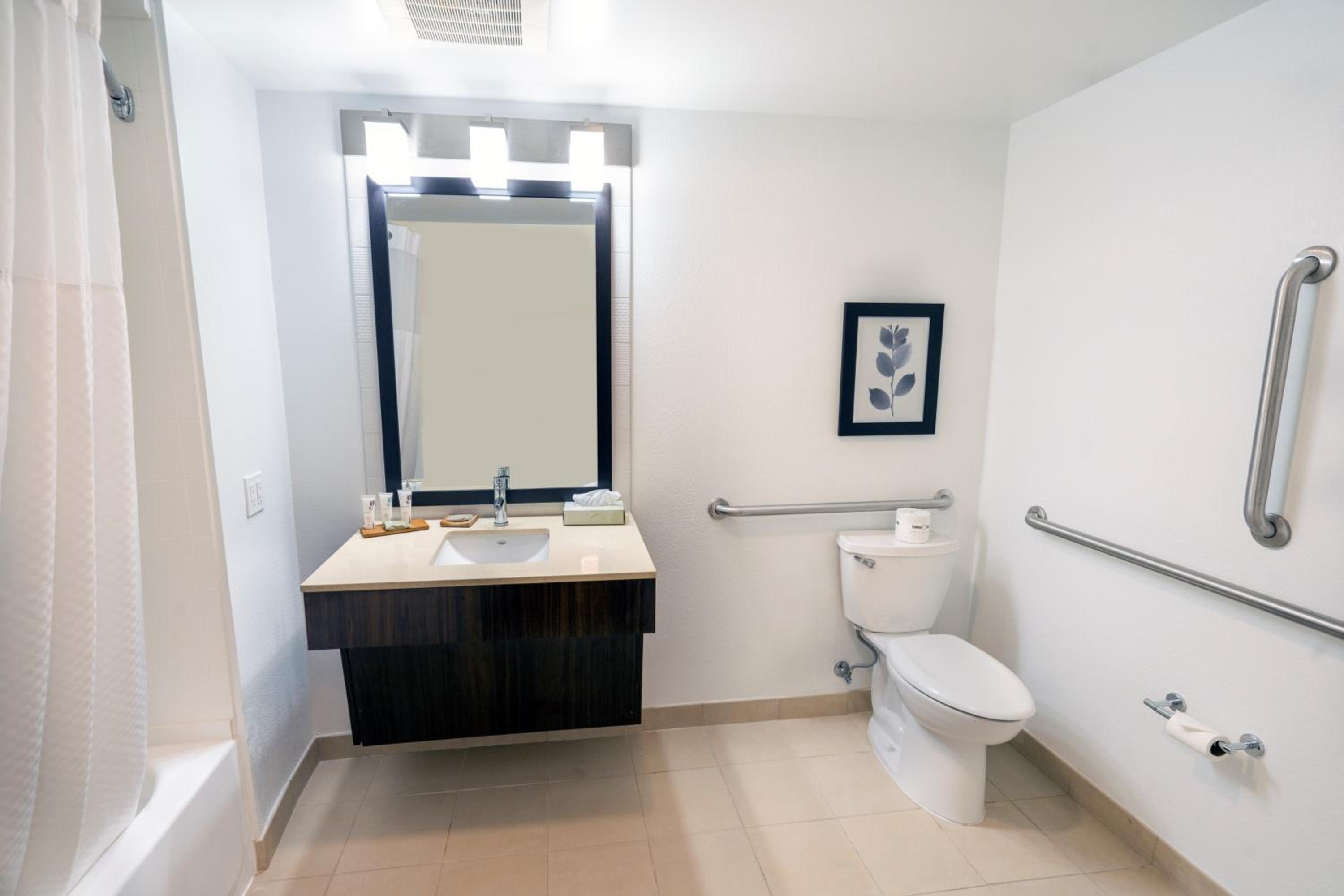 One-Bedroom Suite with Two Queen Beds - Photo 2