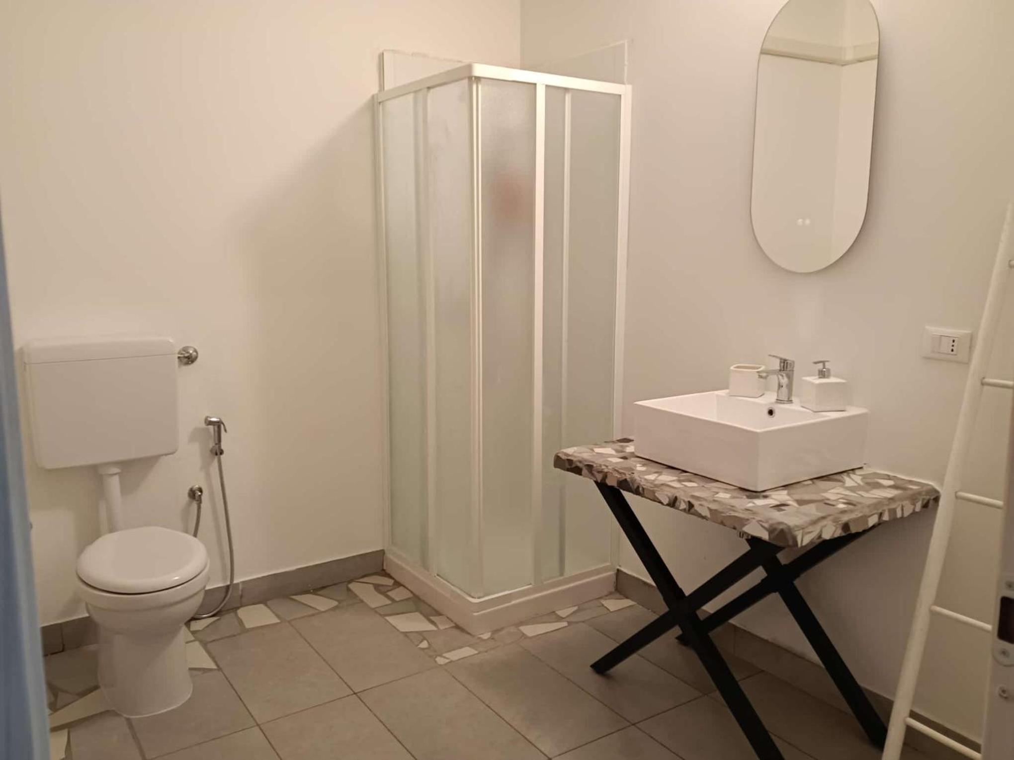Quadruple Room with Private Bathroom - Photo 2