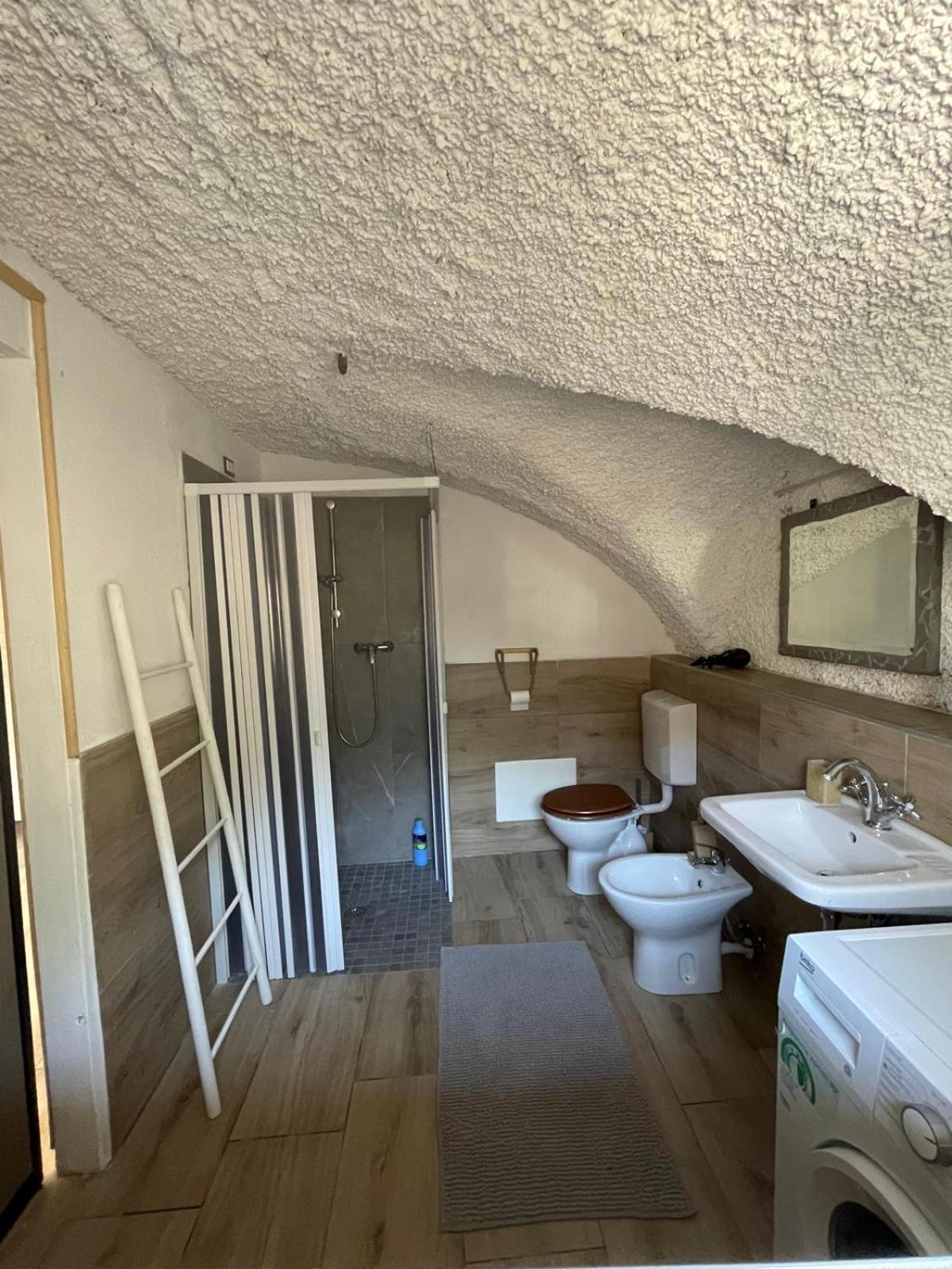 Queen Room - Disability Access photo 2