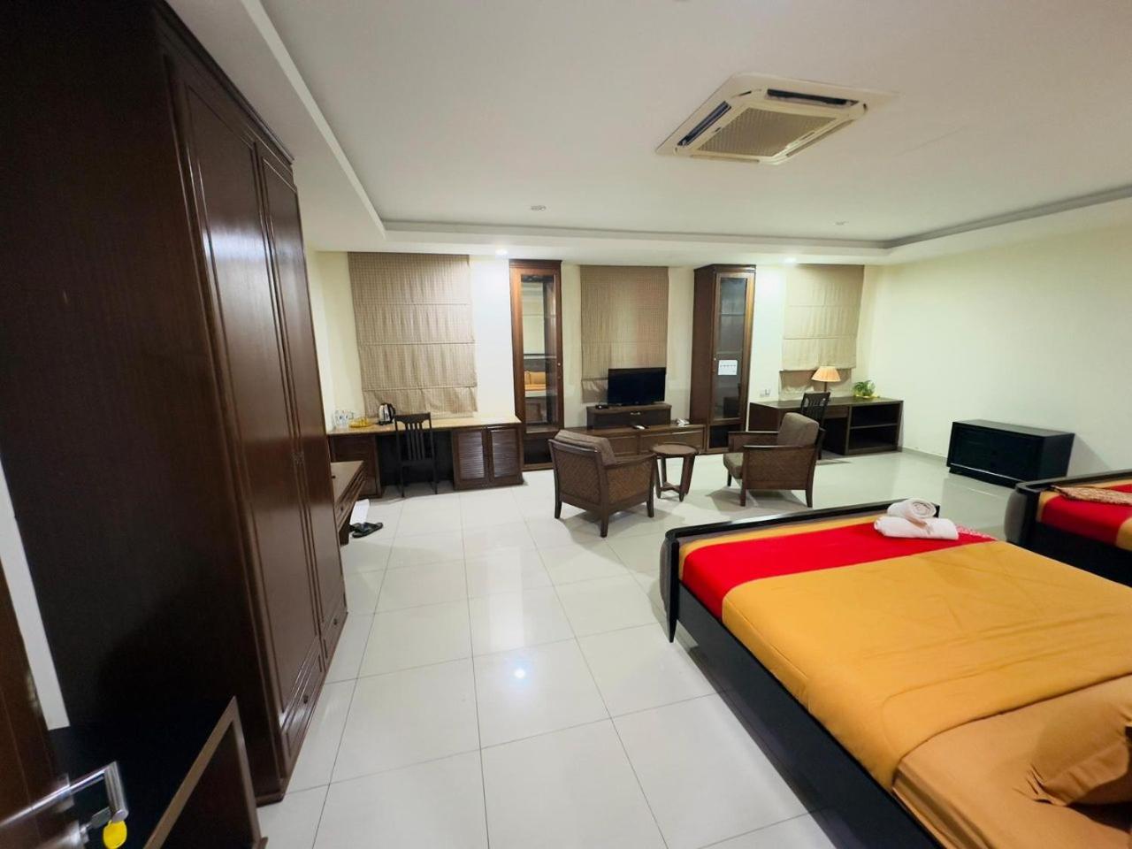 Deluxe Family Room