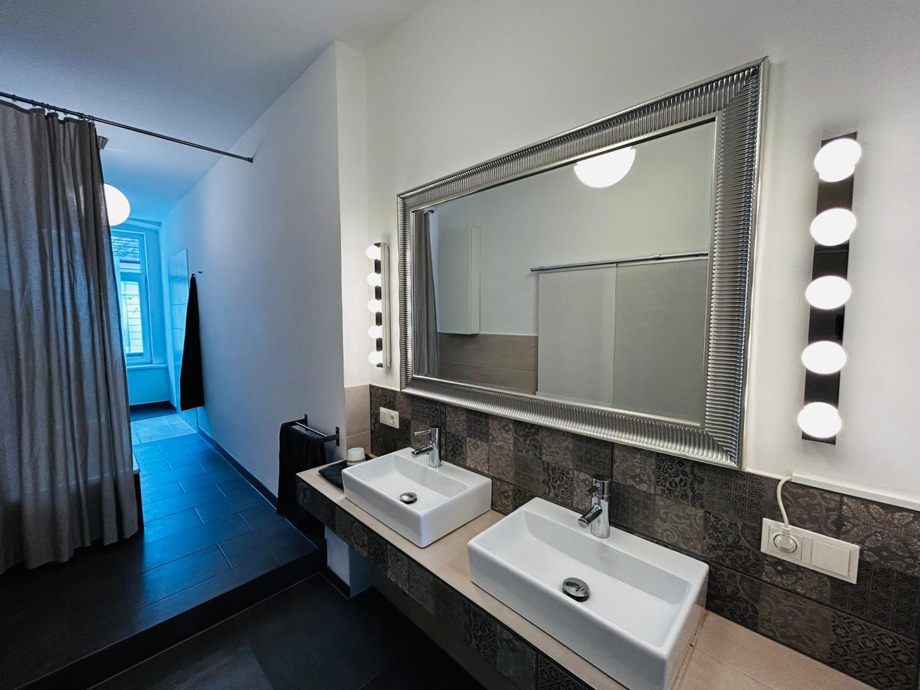 One-Bedroom Apartment with Balcony photo 1