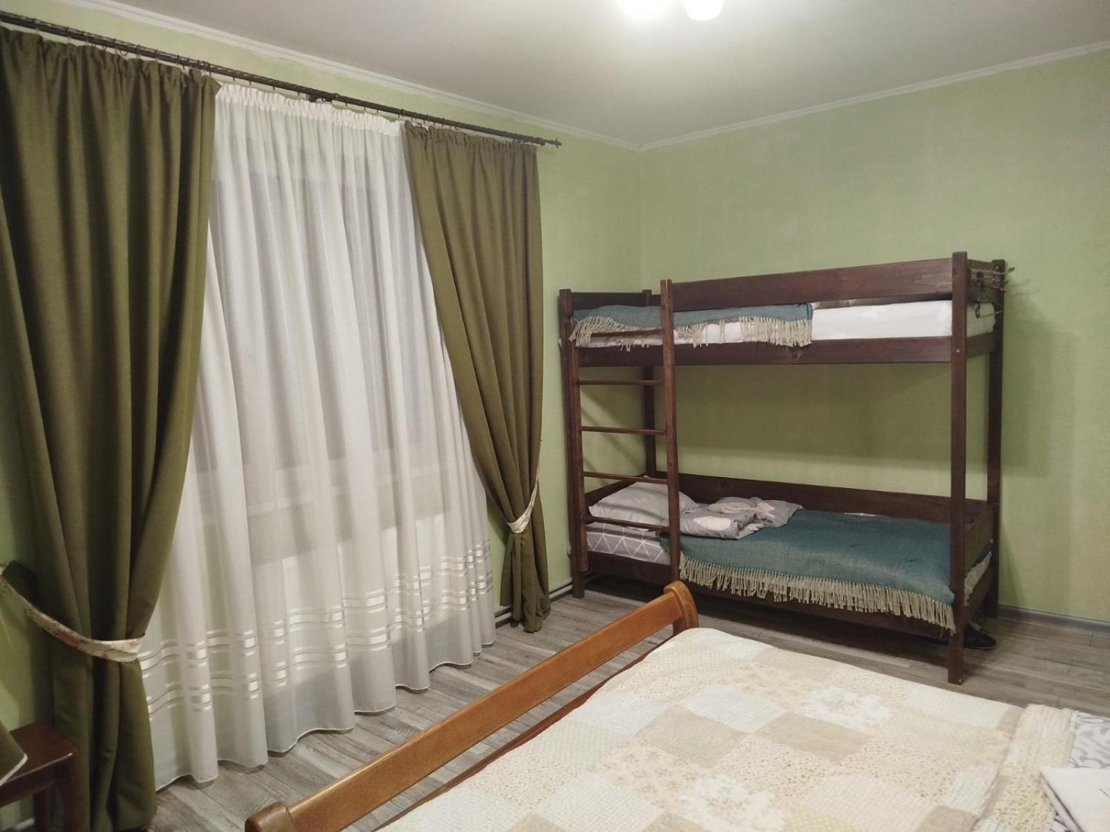 Economy Quadruple Room with Shared Bathroom photo 2