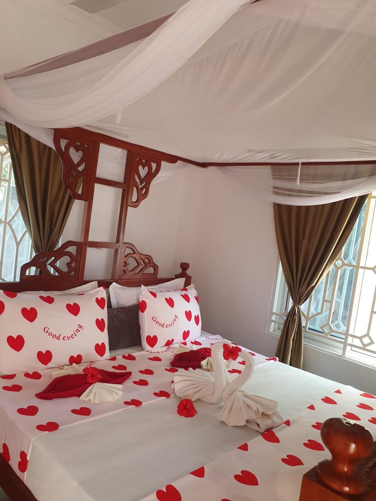 Double Room with Shared Bathroom photo 1