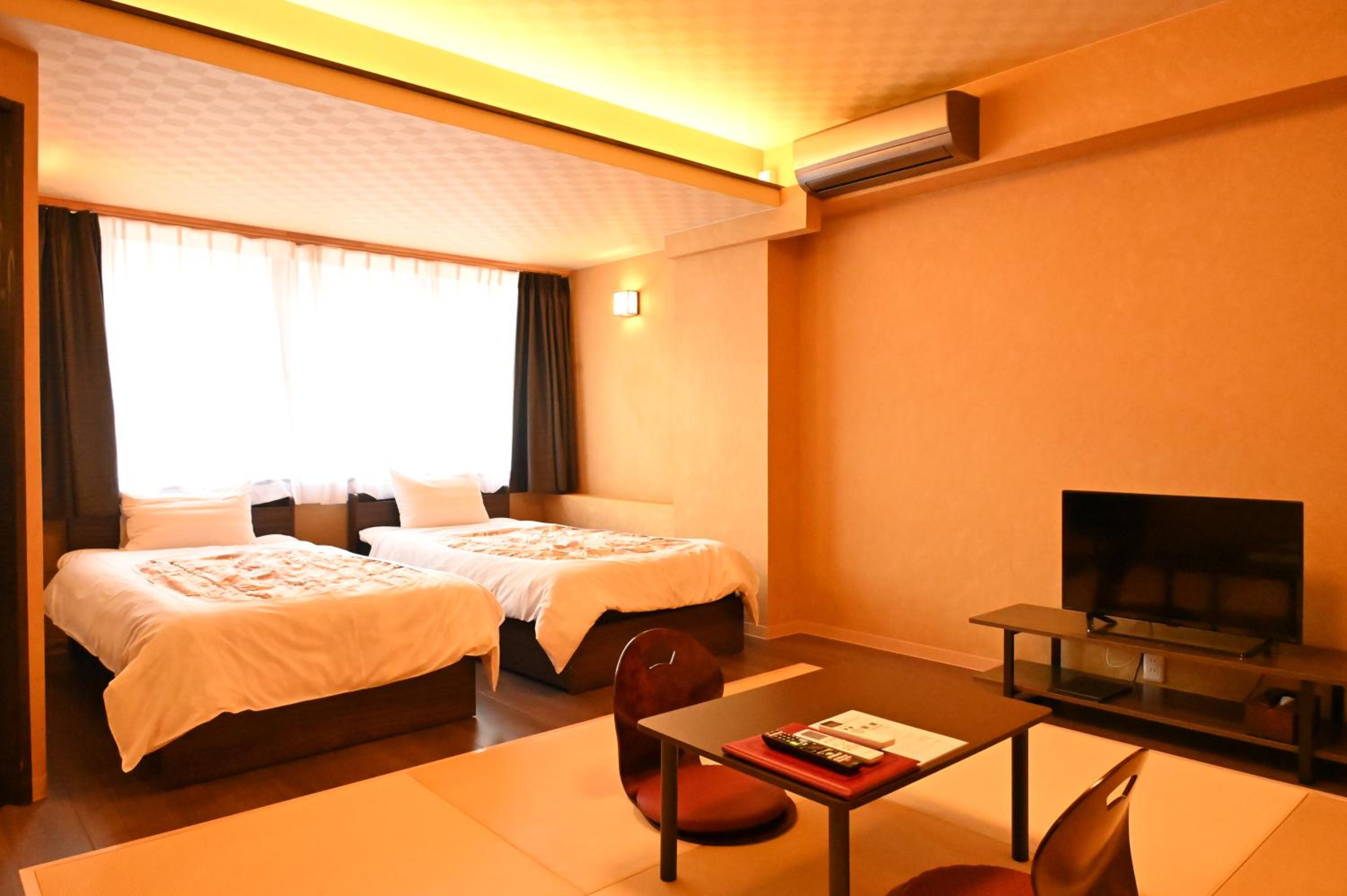 Twin Room with Mountain View - Photo 3