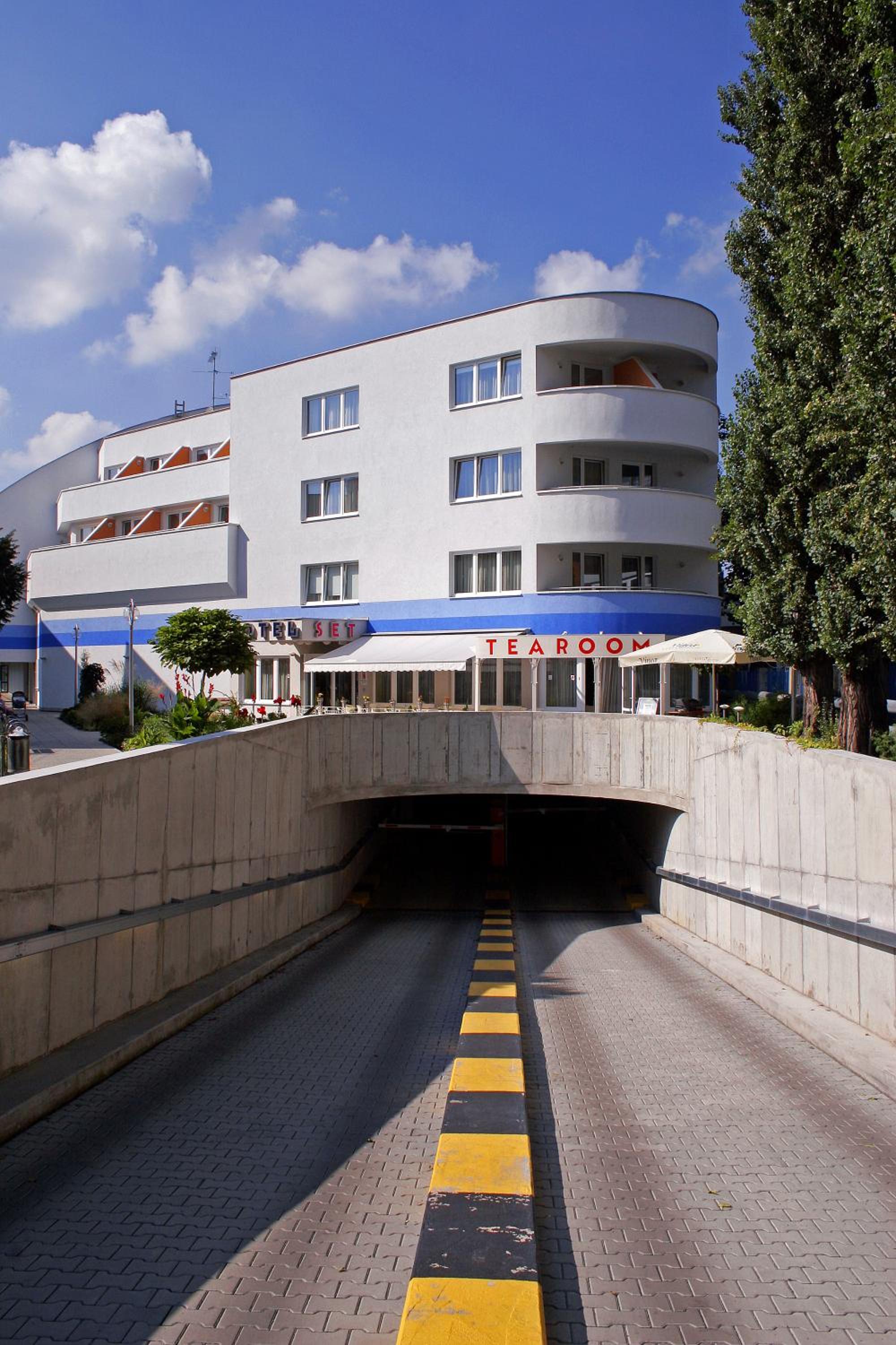 Double or Twin Room with free parking, breakfast and free mini-bar - Photo 7