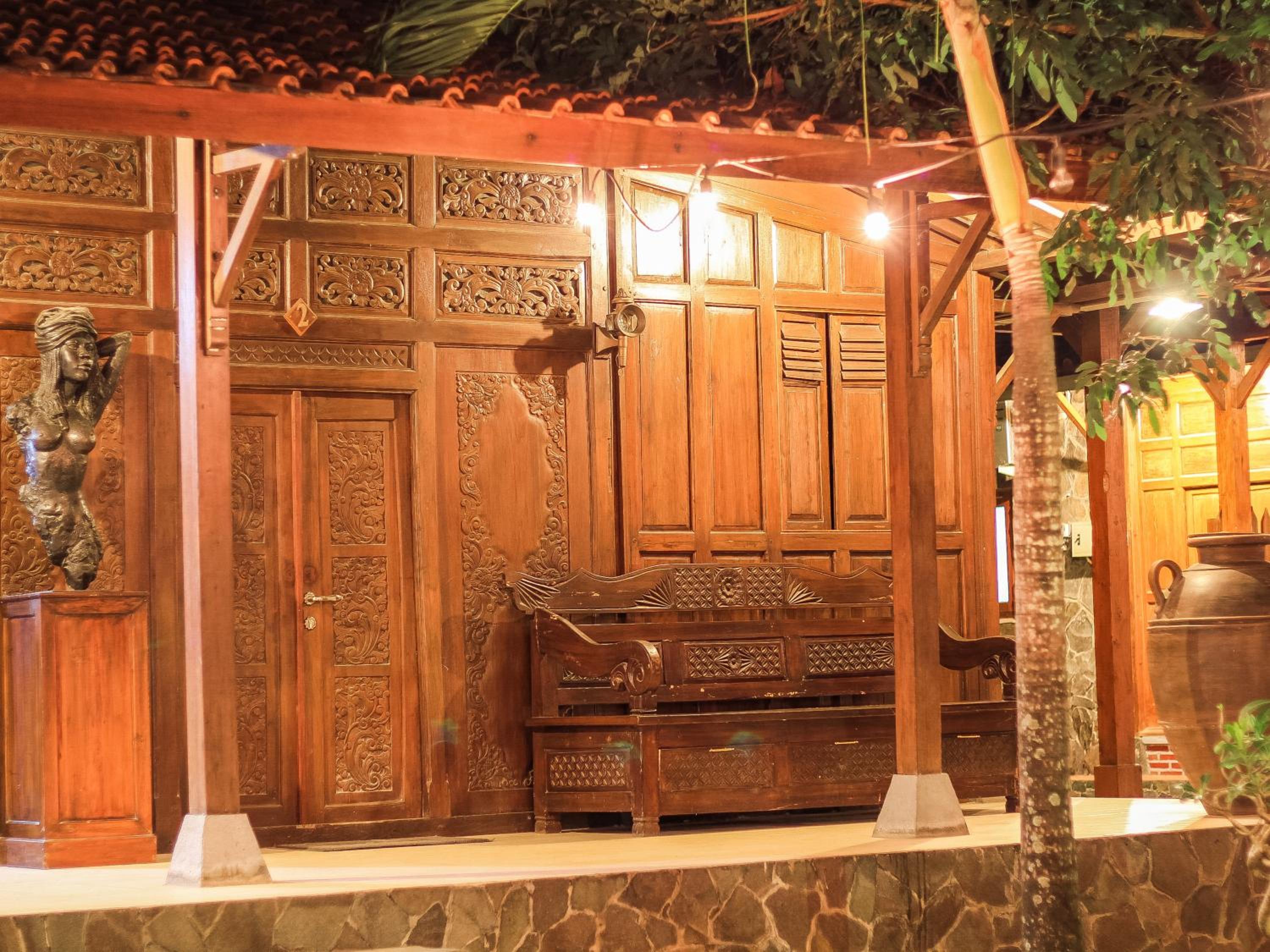 Deluxe Double Room with Balcony - Photo 5