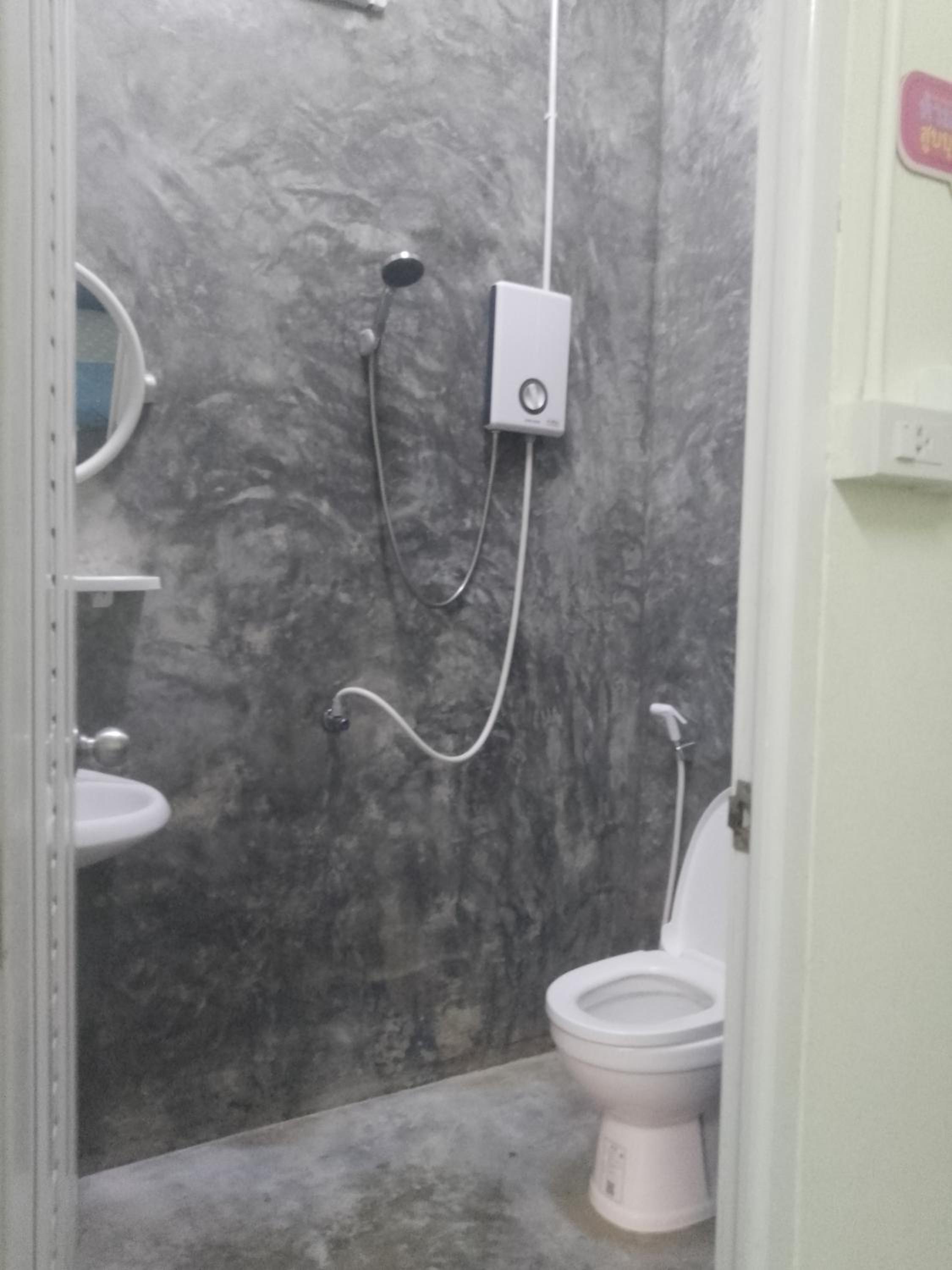 Double or Twin Room with Bathroom - Photo 2