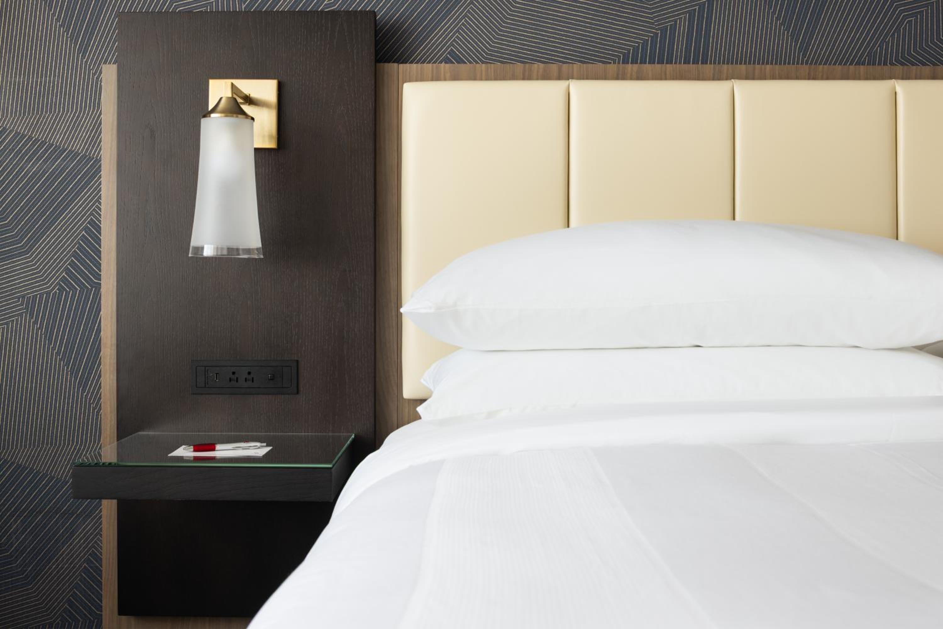 King Room - Hearing Accessible - Photo 2